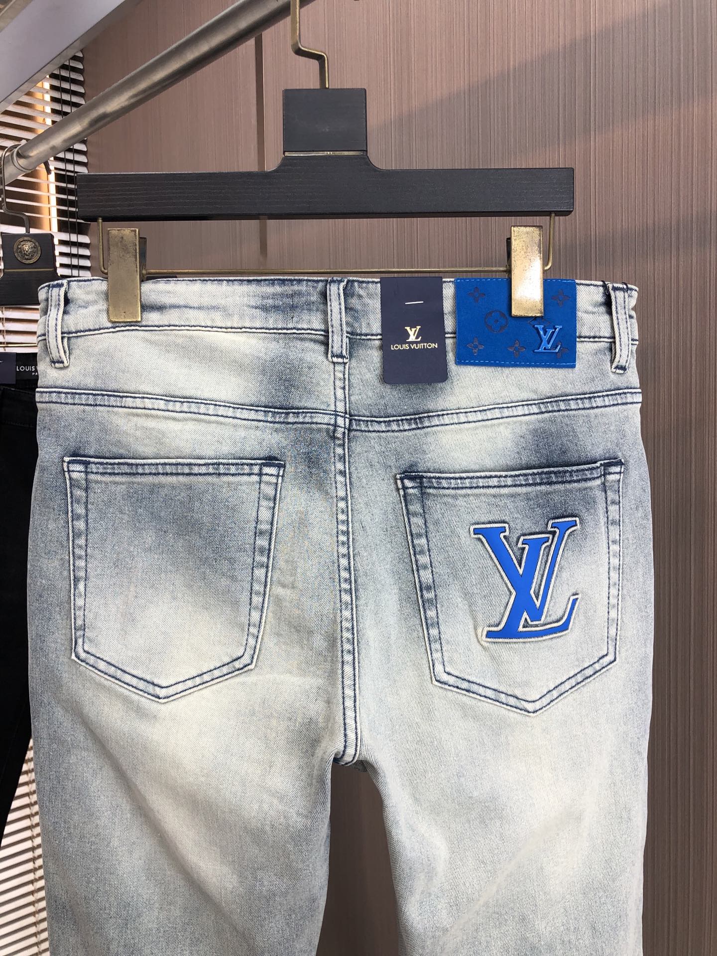 V Spring/Summer Slim Fit Straight Leg Jeans 0726051910