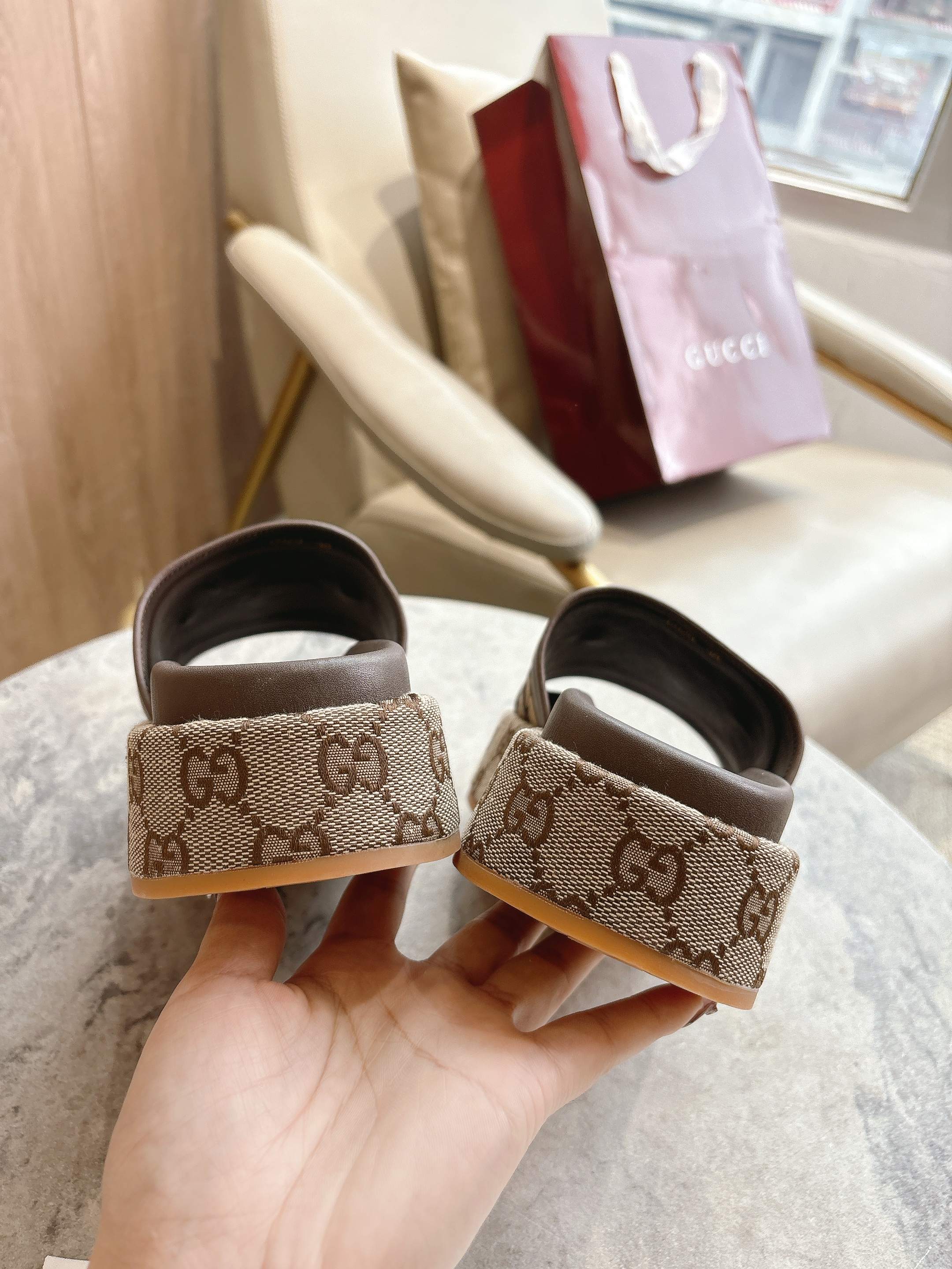 saddle buckle thick-soled slippers 0725101409