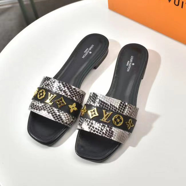 New V logo slides XC16060502