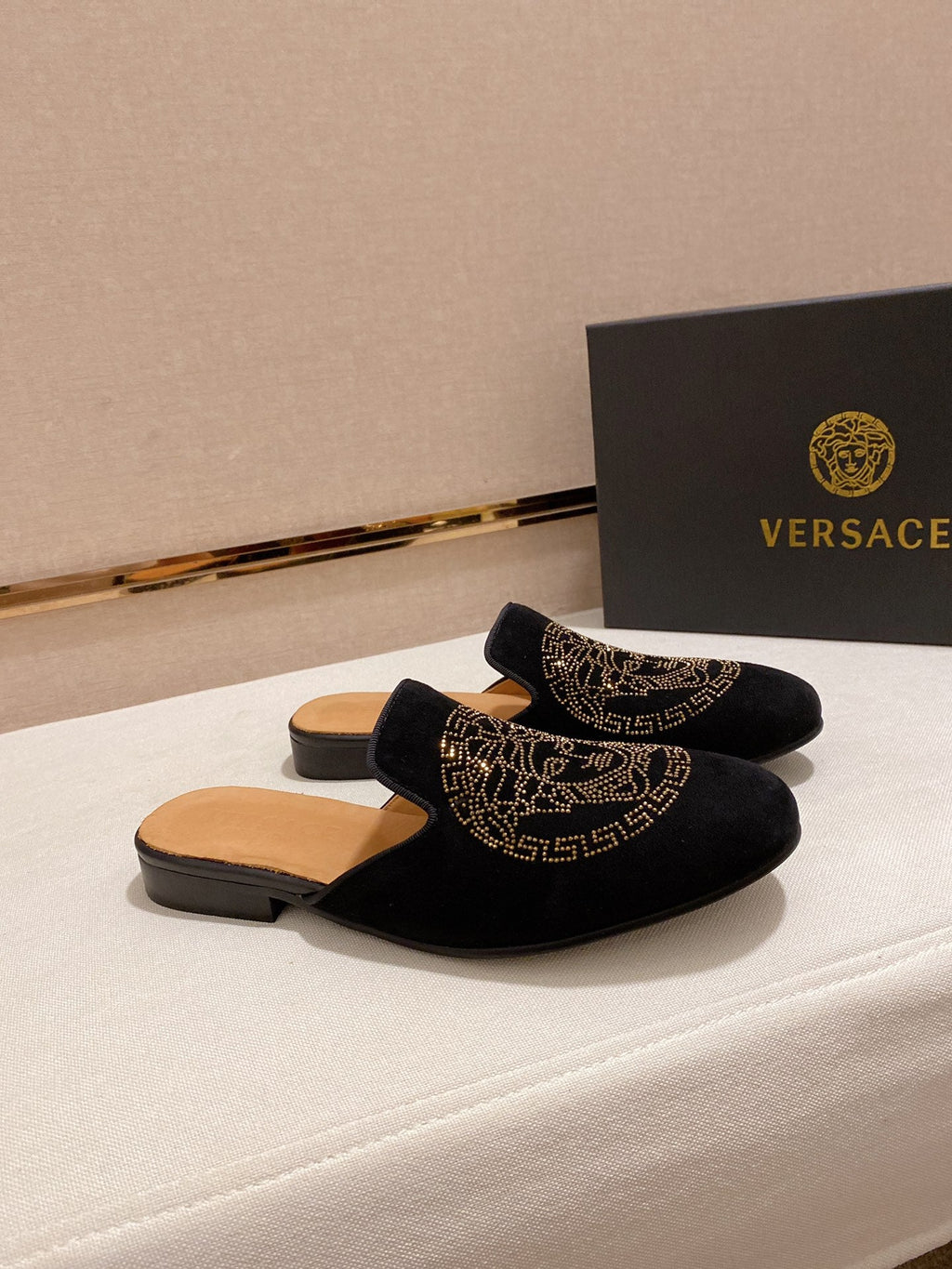 VS Men's Fashion Closed-Toe Slippers 072605803