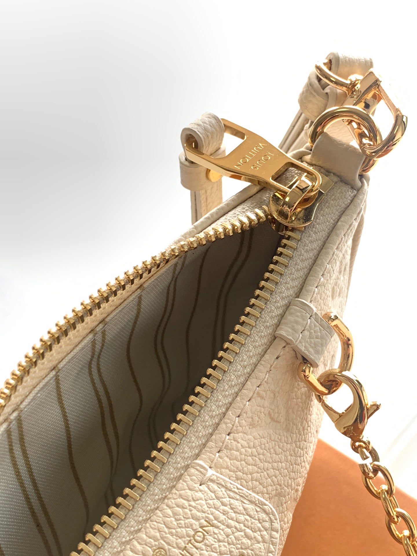 L & V fashion Cowhide leather hand bag M0726052010
