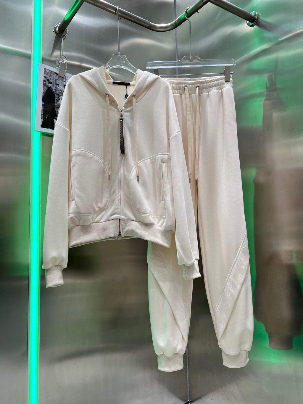 L new fashion hooded jacket and trousers suit 0724120503