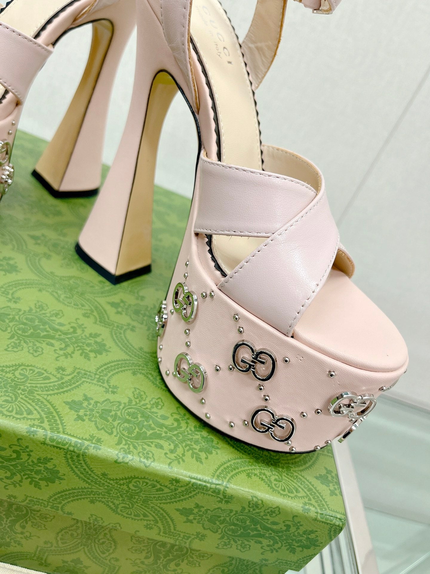 23 Ladies fashion luxury high heels S012