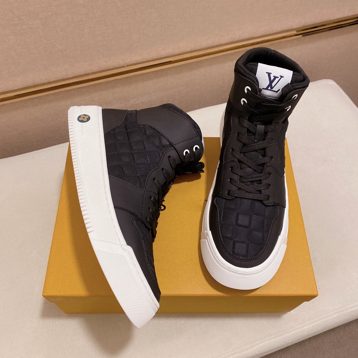 New Fashion Men's Black and White Lace-Up Casual Shoes Design Short Boots