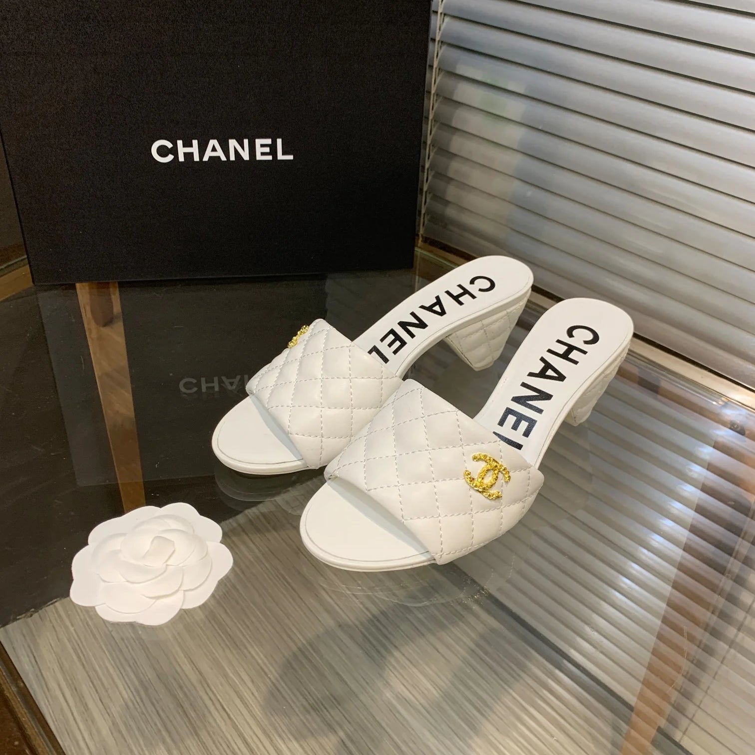 New Fashion Classic Versatile Leather Slippers 1024062811
