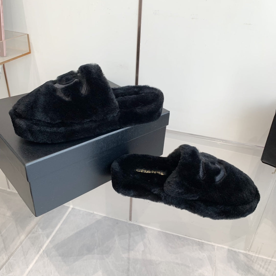 fashion plus plush slippers 0724121103