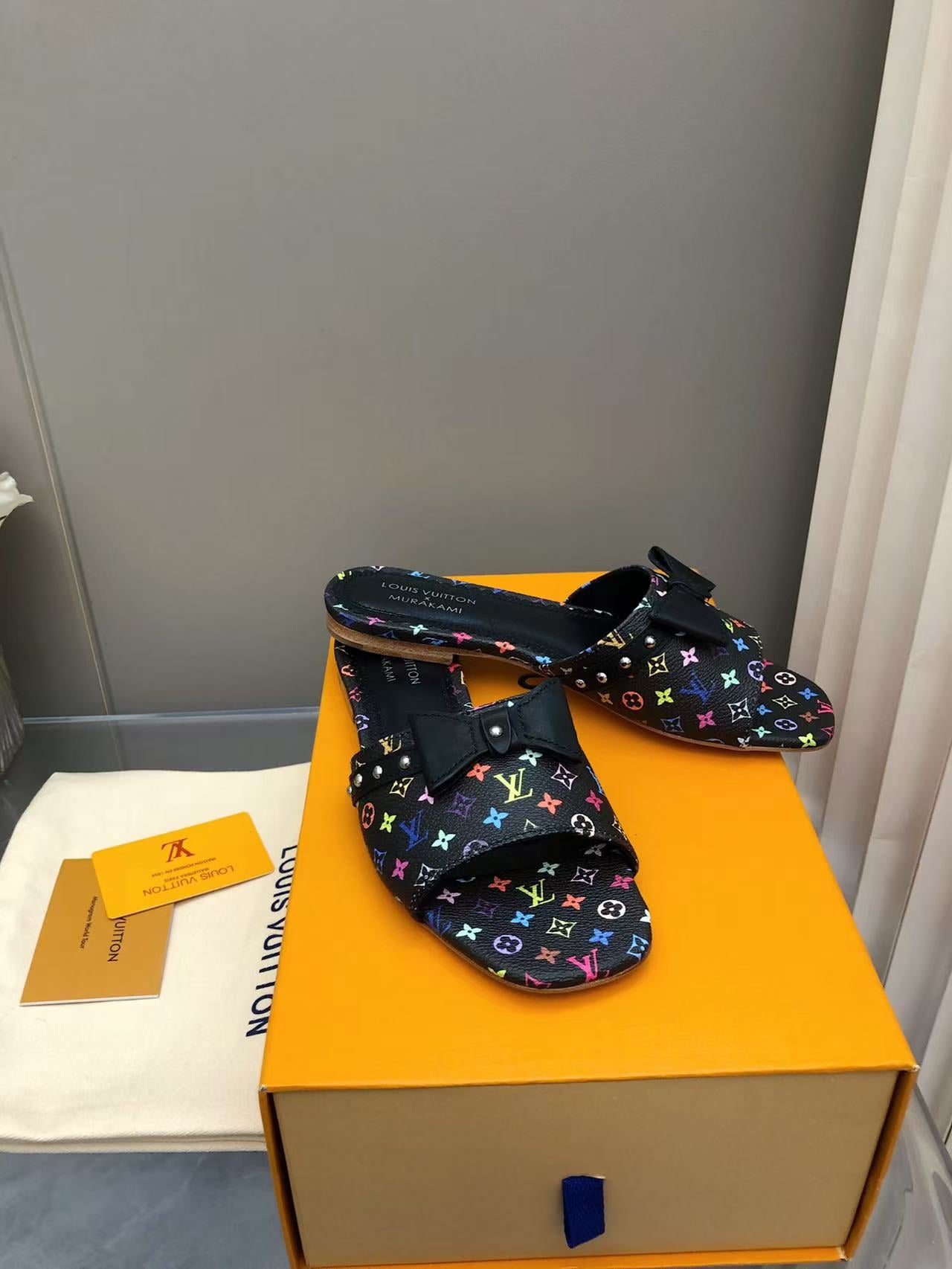 L fashion 3 color hot slippers 0725031903