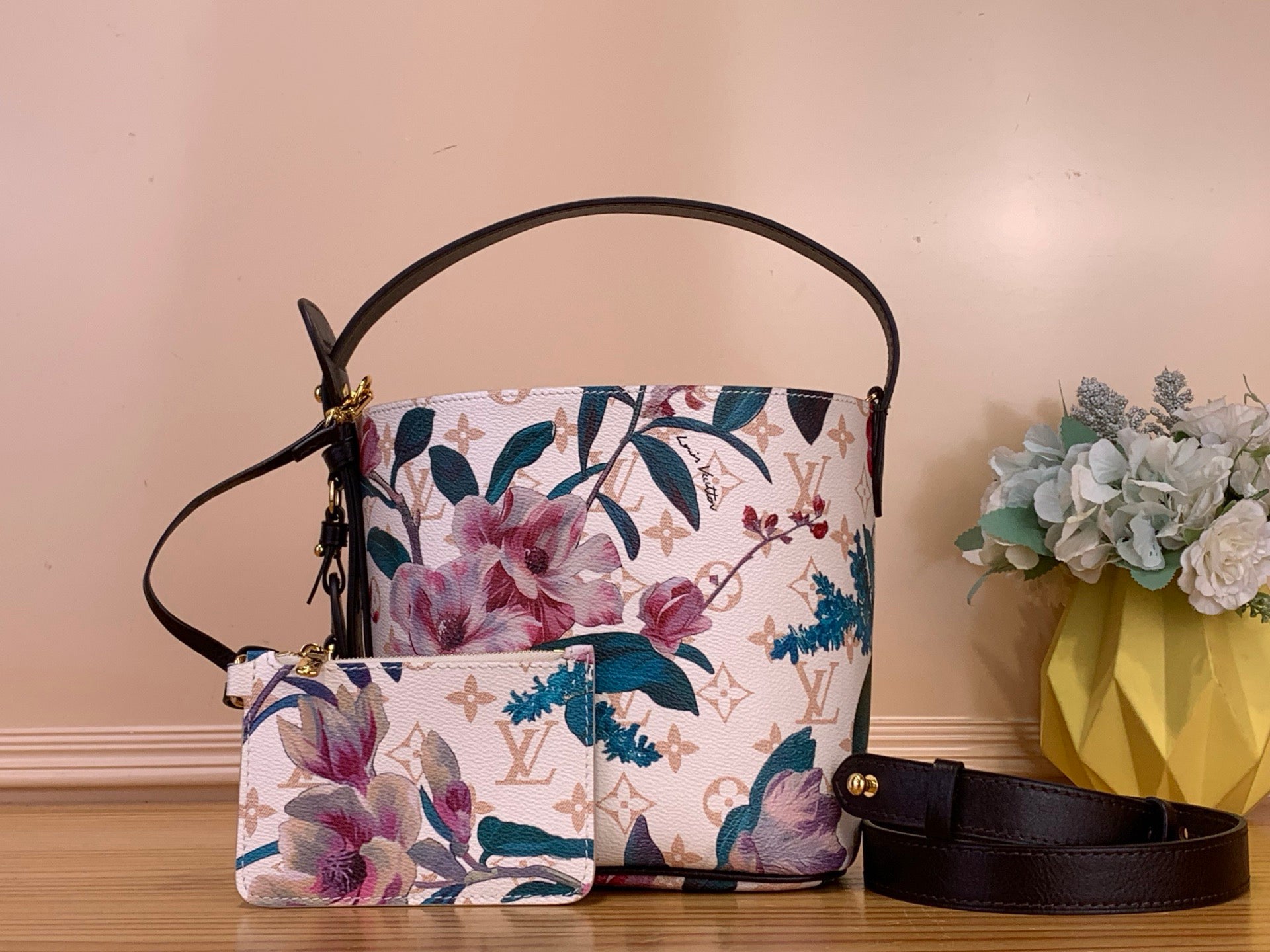 L & V Stylish Cowhide Flower HandBag M0726051904