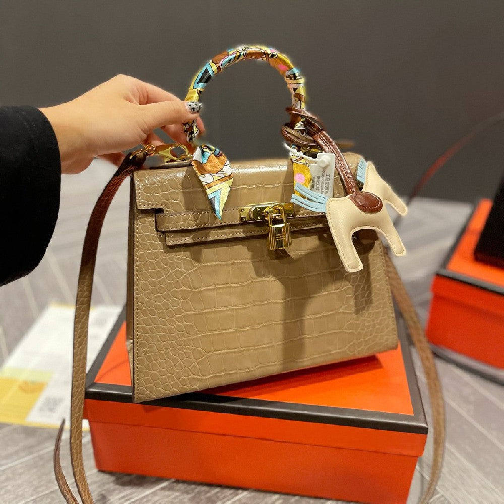 Kelly Handbag In Black Crocodile Leather