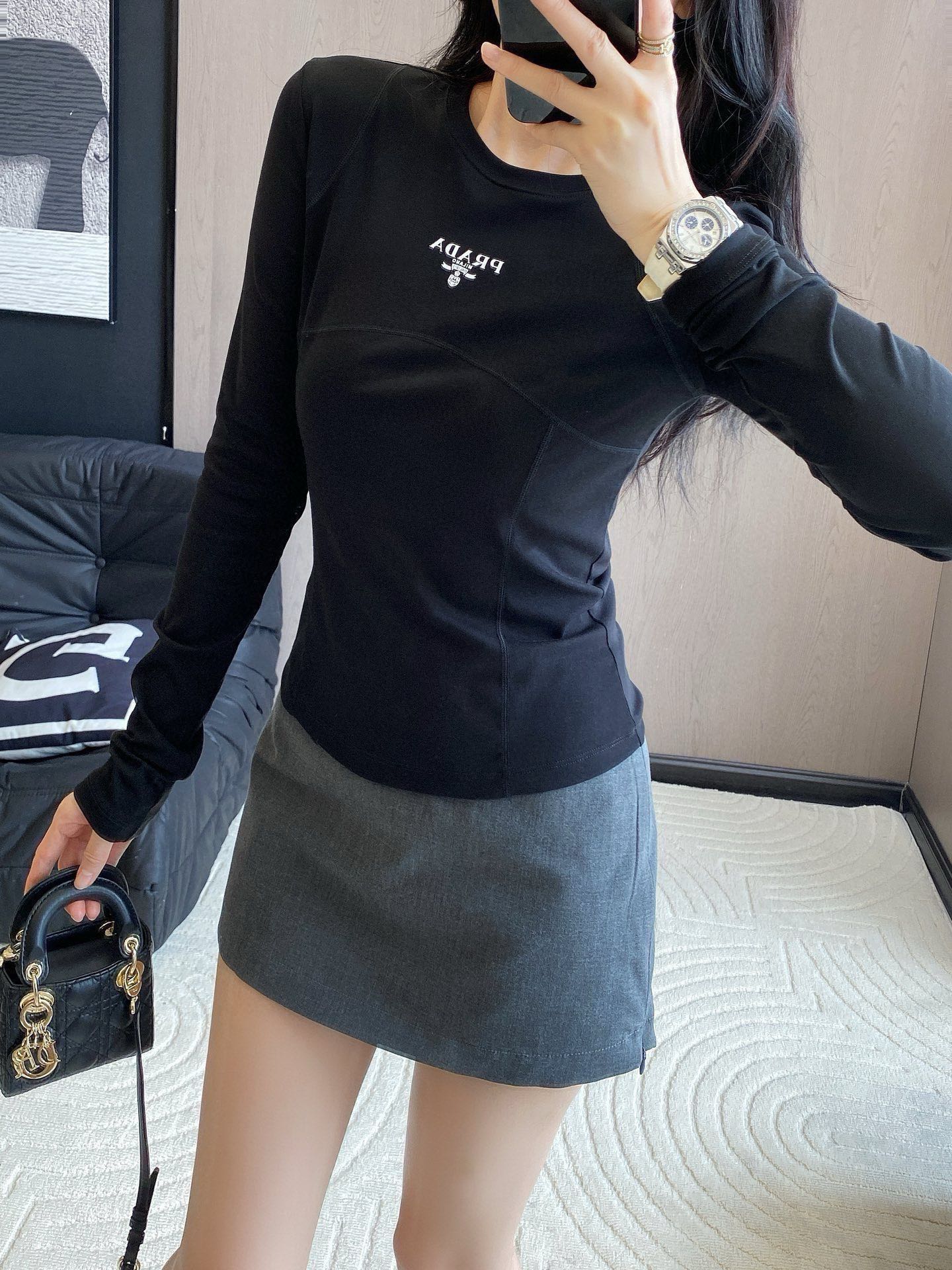 P printed three-dimensional cutting round neck long-sleeved bottoming top 0724111302