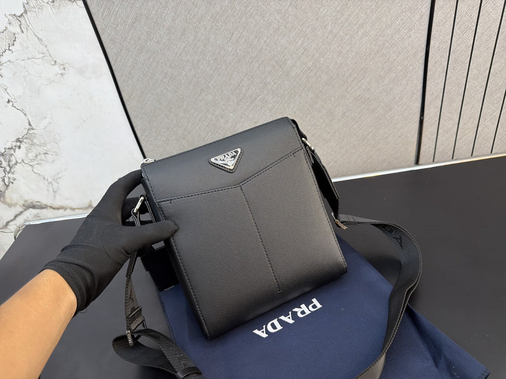 P 26SS New Men's Single-shoulder Bag  CWT1326081320