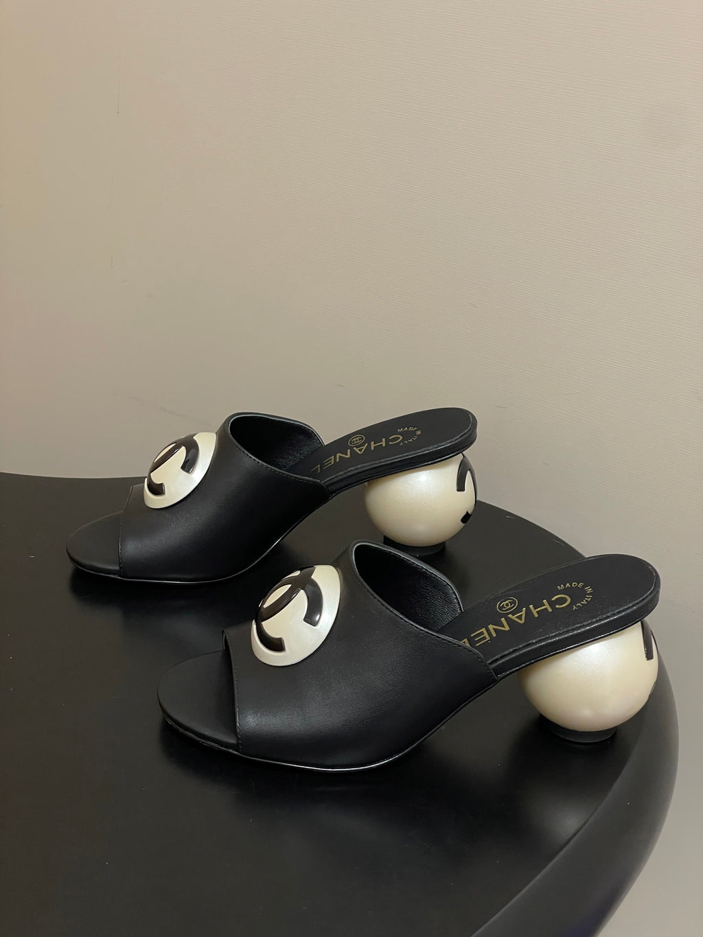 26SS New Women's Giant Pearl Slippers 0726031006