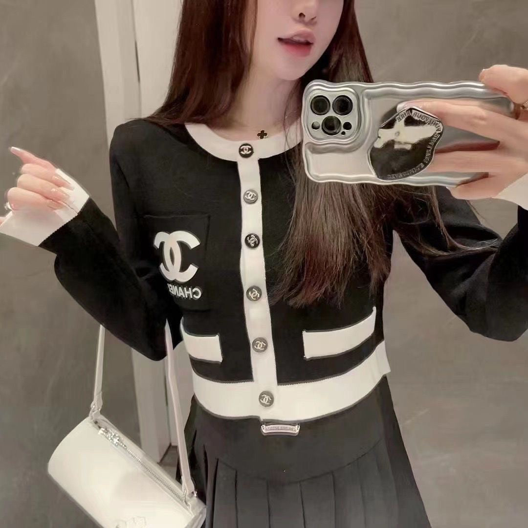 Round neck slim fit knitted sweater 1824051001