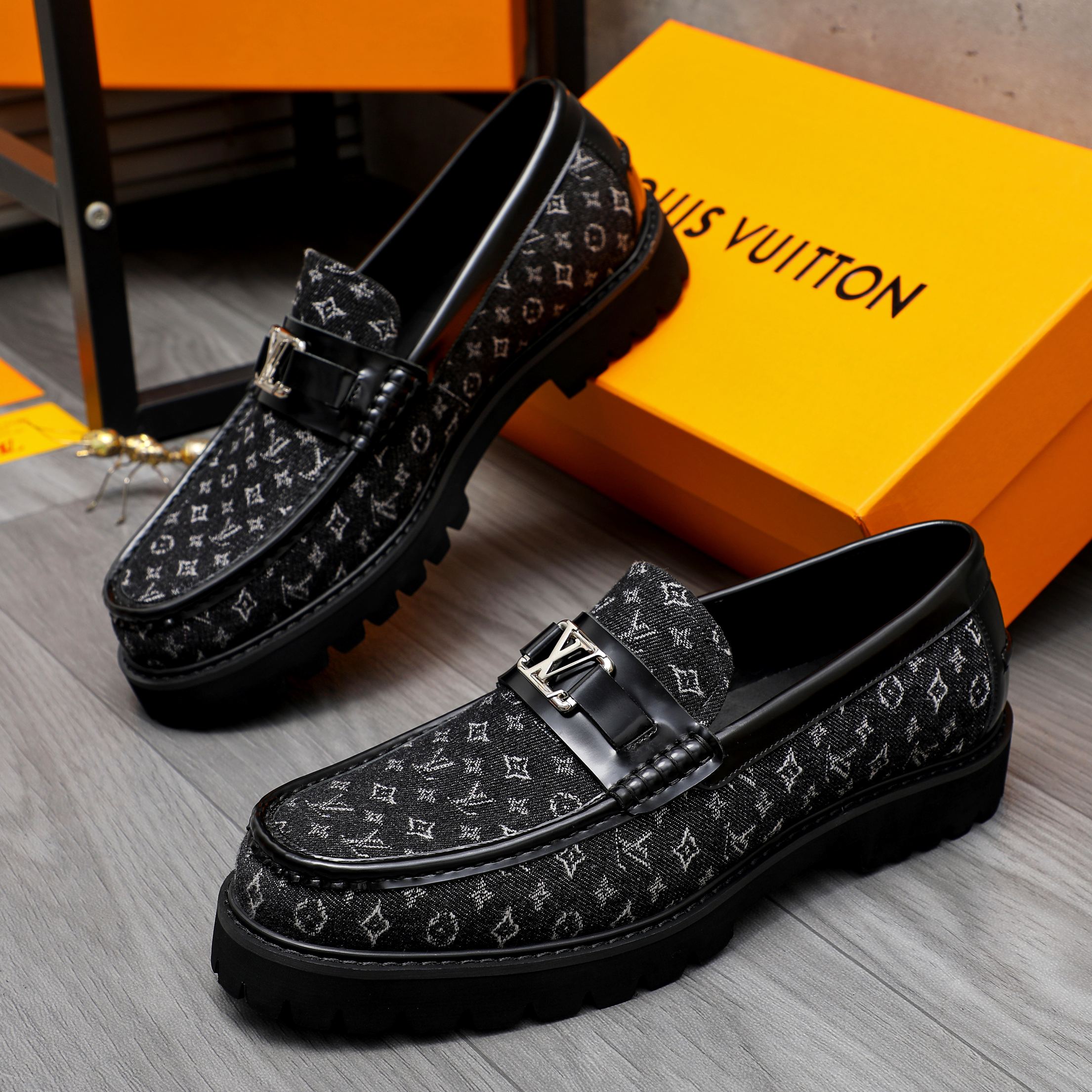 V new spring and summer fashionable denim loafers 0724042312
