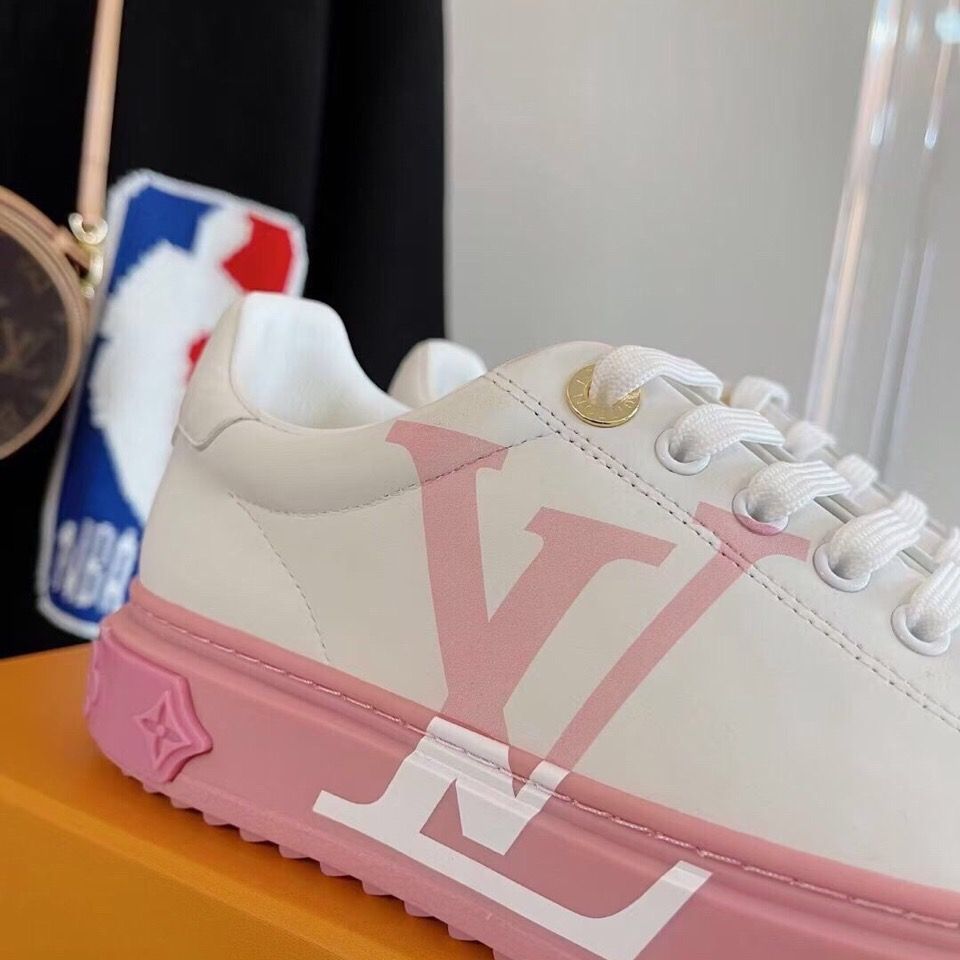 White V Logo New Fashion Women's Sneakers