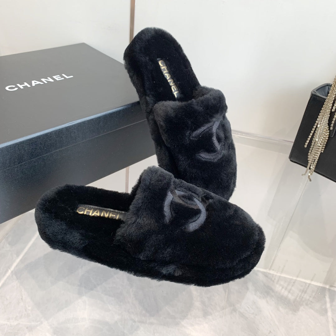fashion plus plush slippers 0724121103