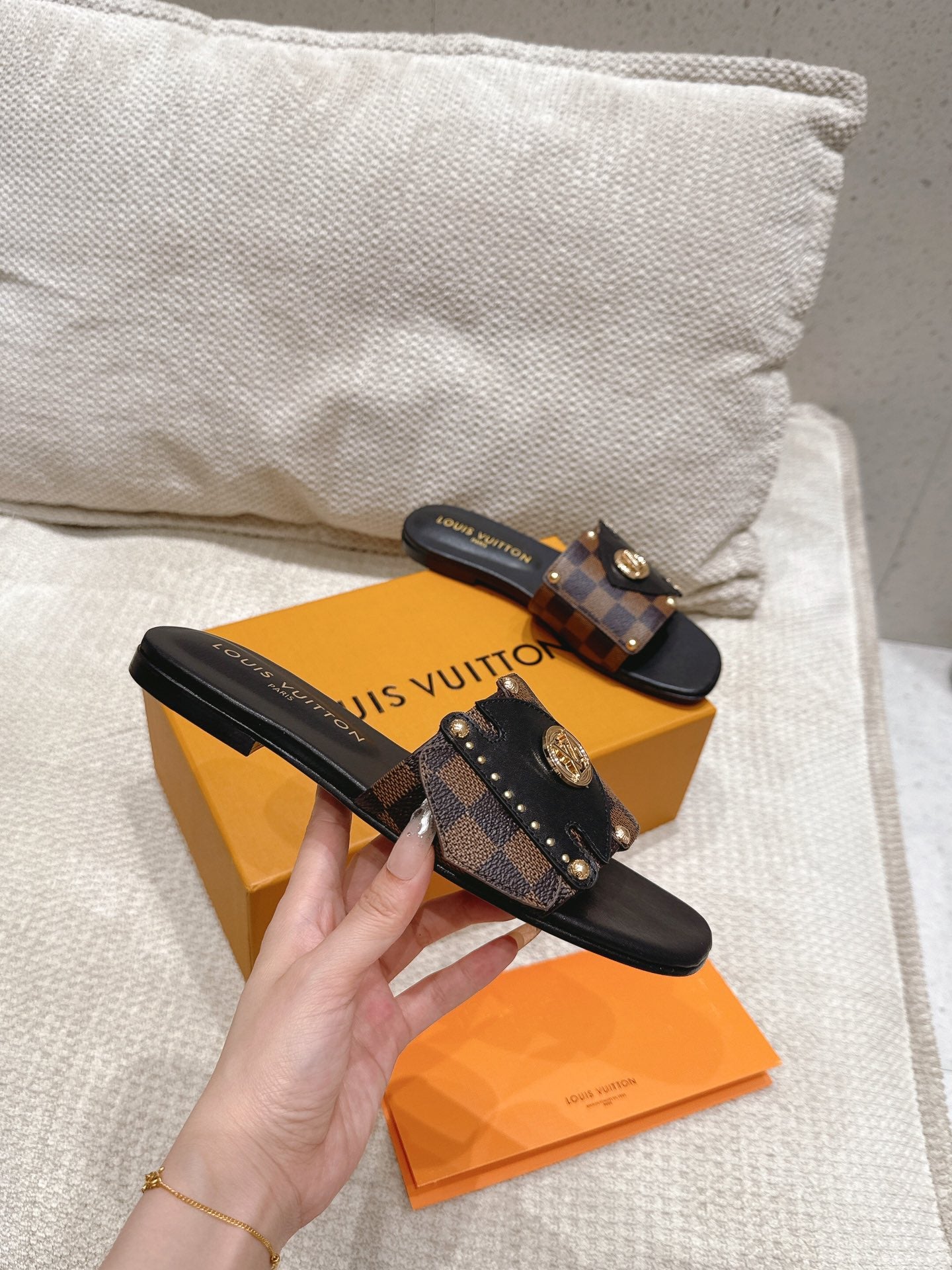 L new fashion flat slippers 0725040906