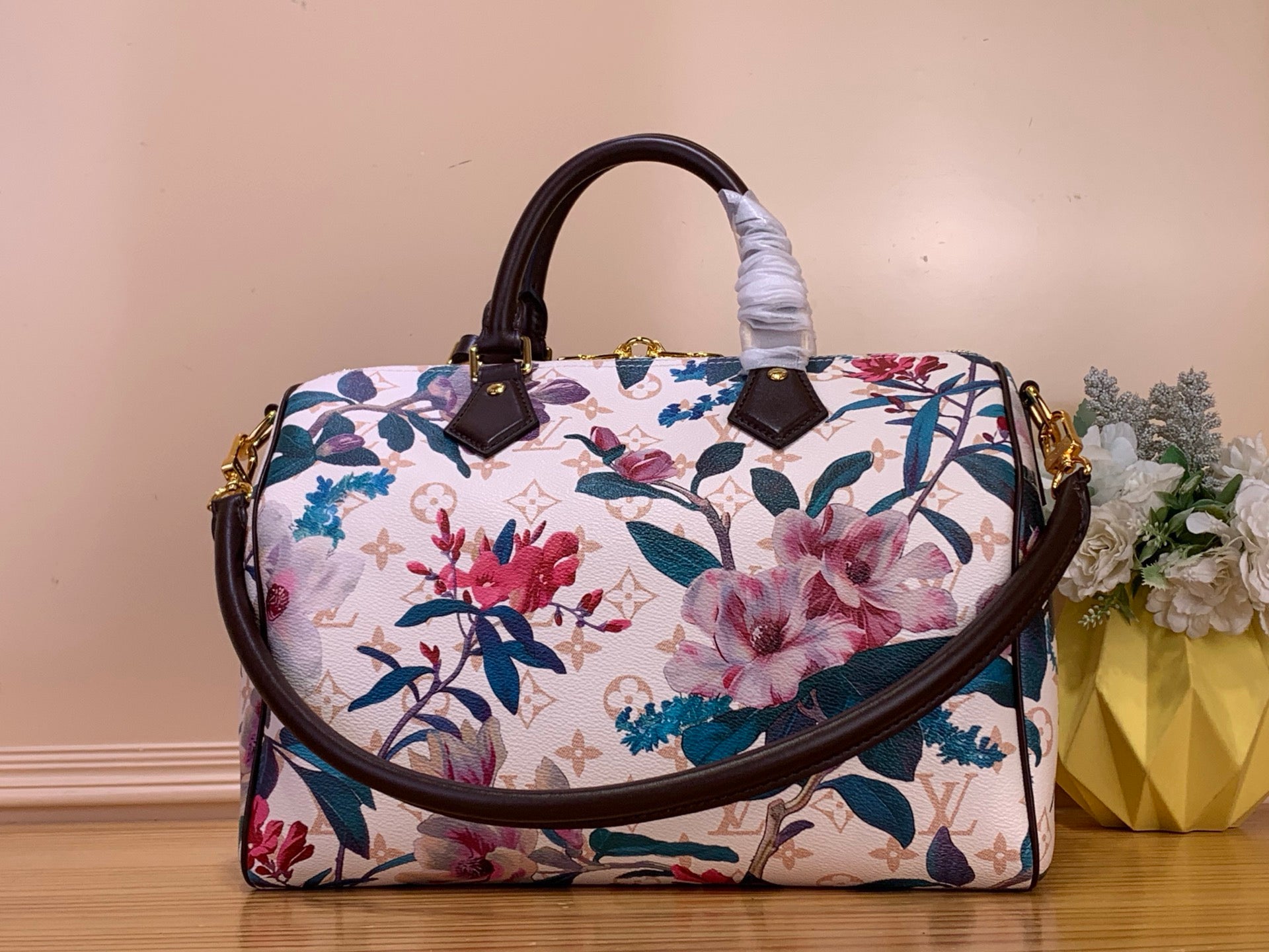 L & V Stylish Cowhide Flower HandBag M0726051902