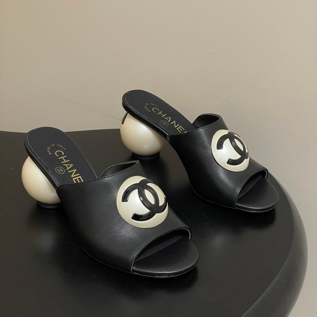 26SS New Women's Giant Pearl Slippers 0726031006