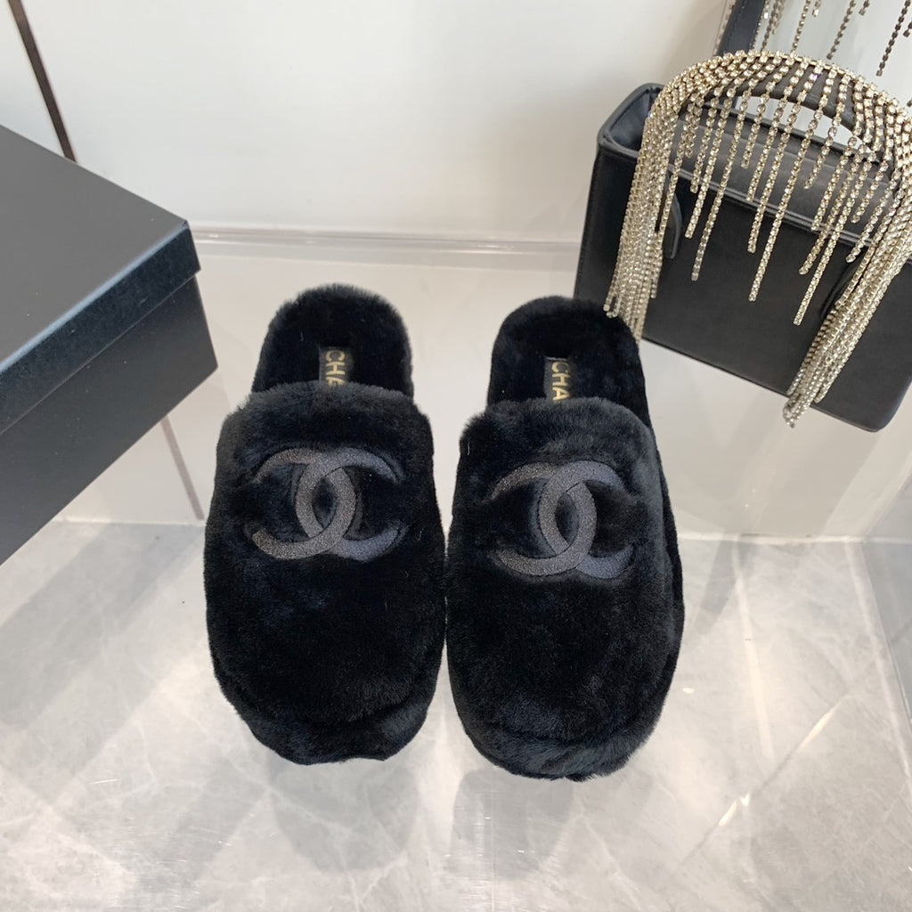 fashion plus plush slippers 0724121103