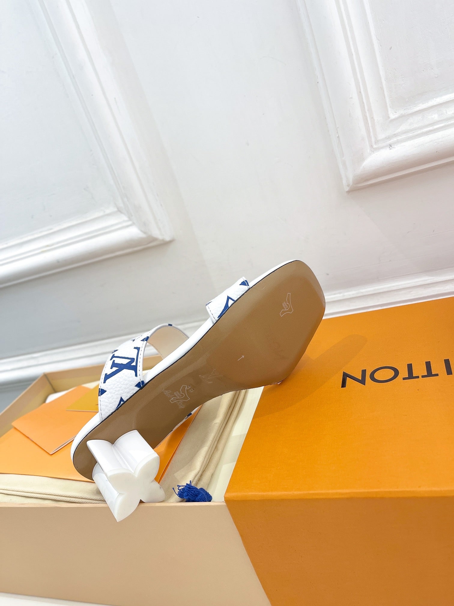 23 Ladies fashion luxury high heels SXC051602