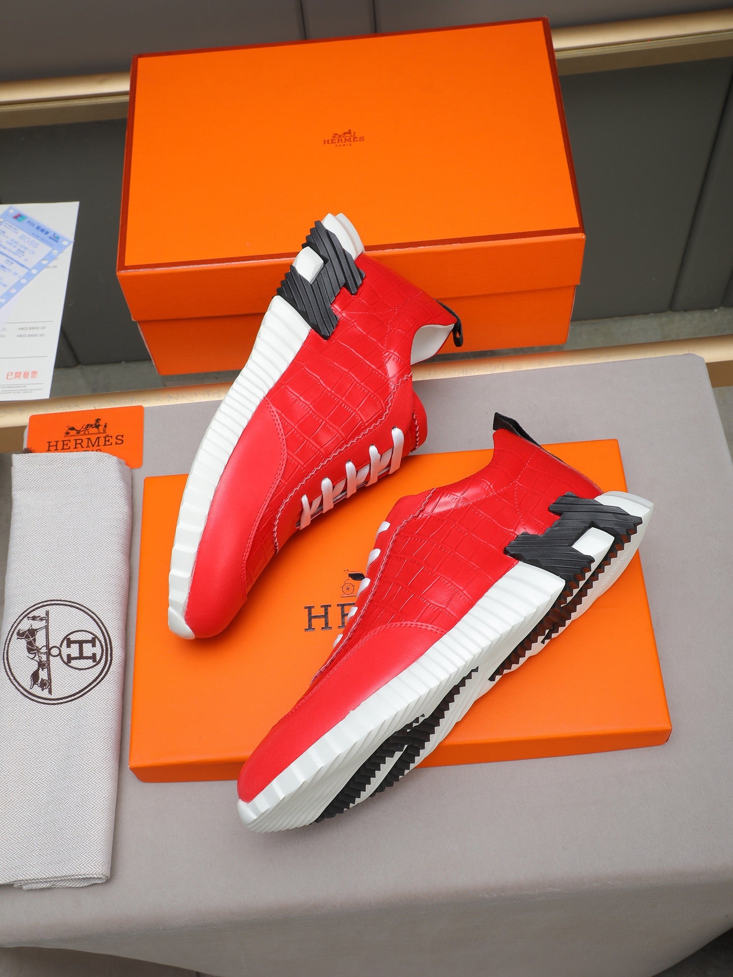 H Fashionable Casual Bouncy Sneakers 0726031601