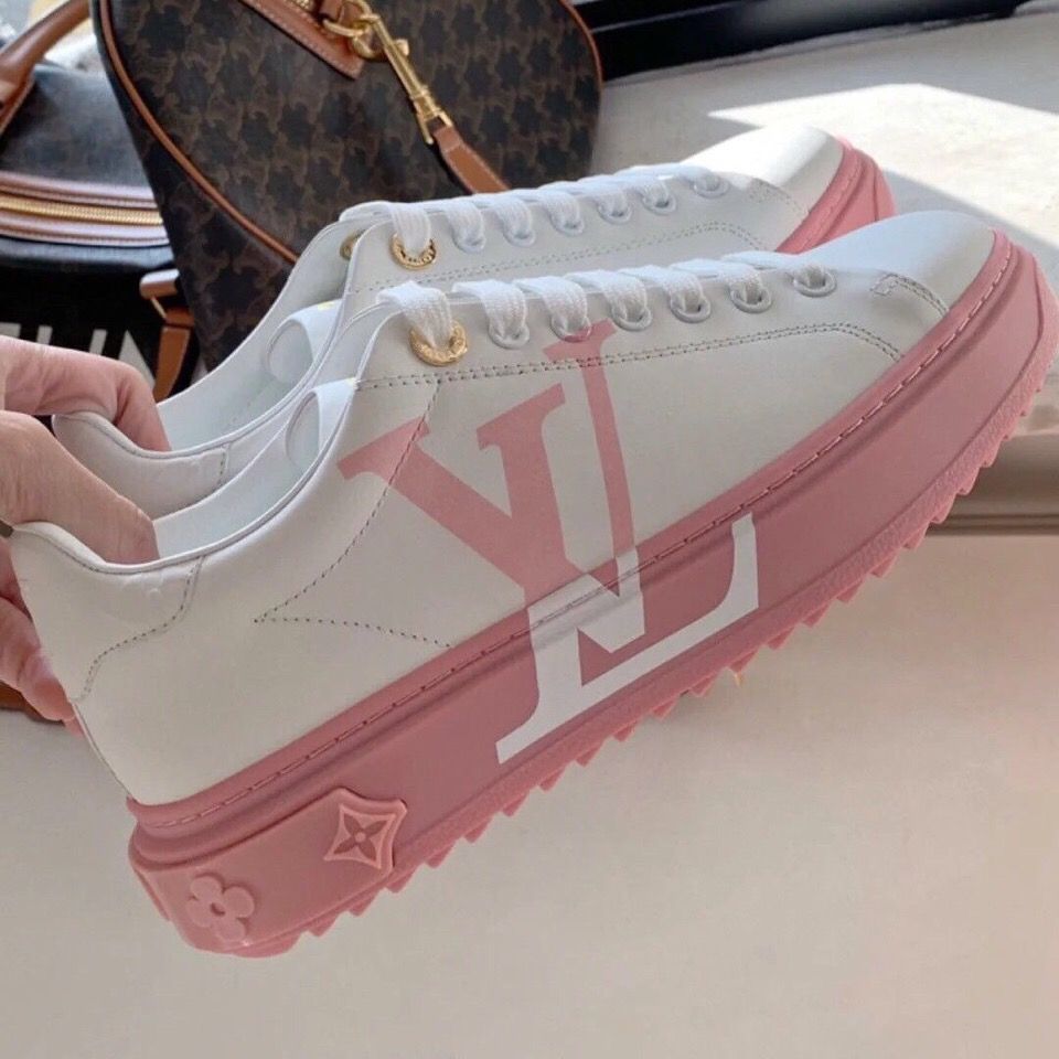 White V Logo New Fashion Women's Sneakers
