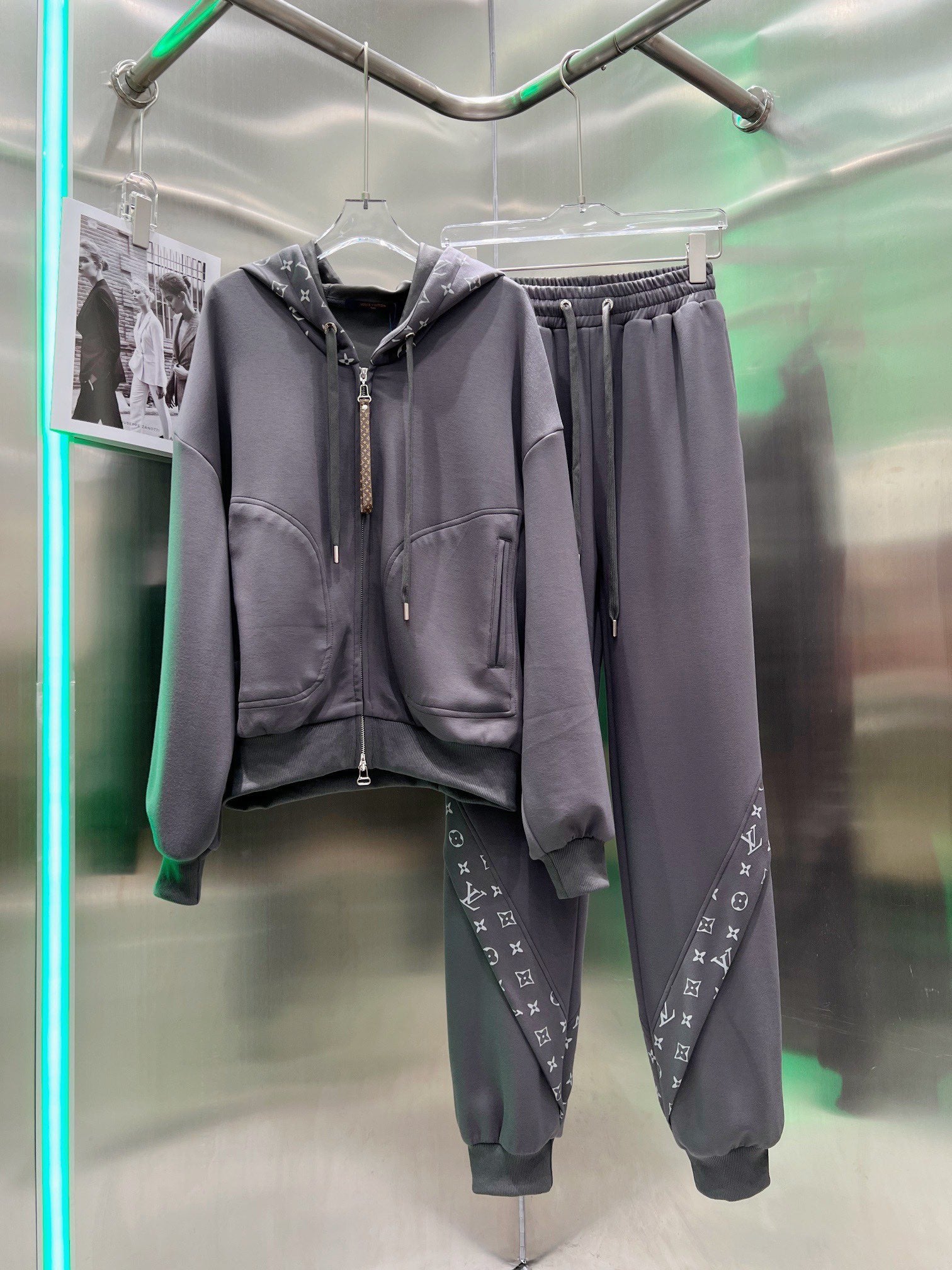 L new fashion hooded jacket and trousers suit 0724120503