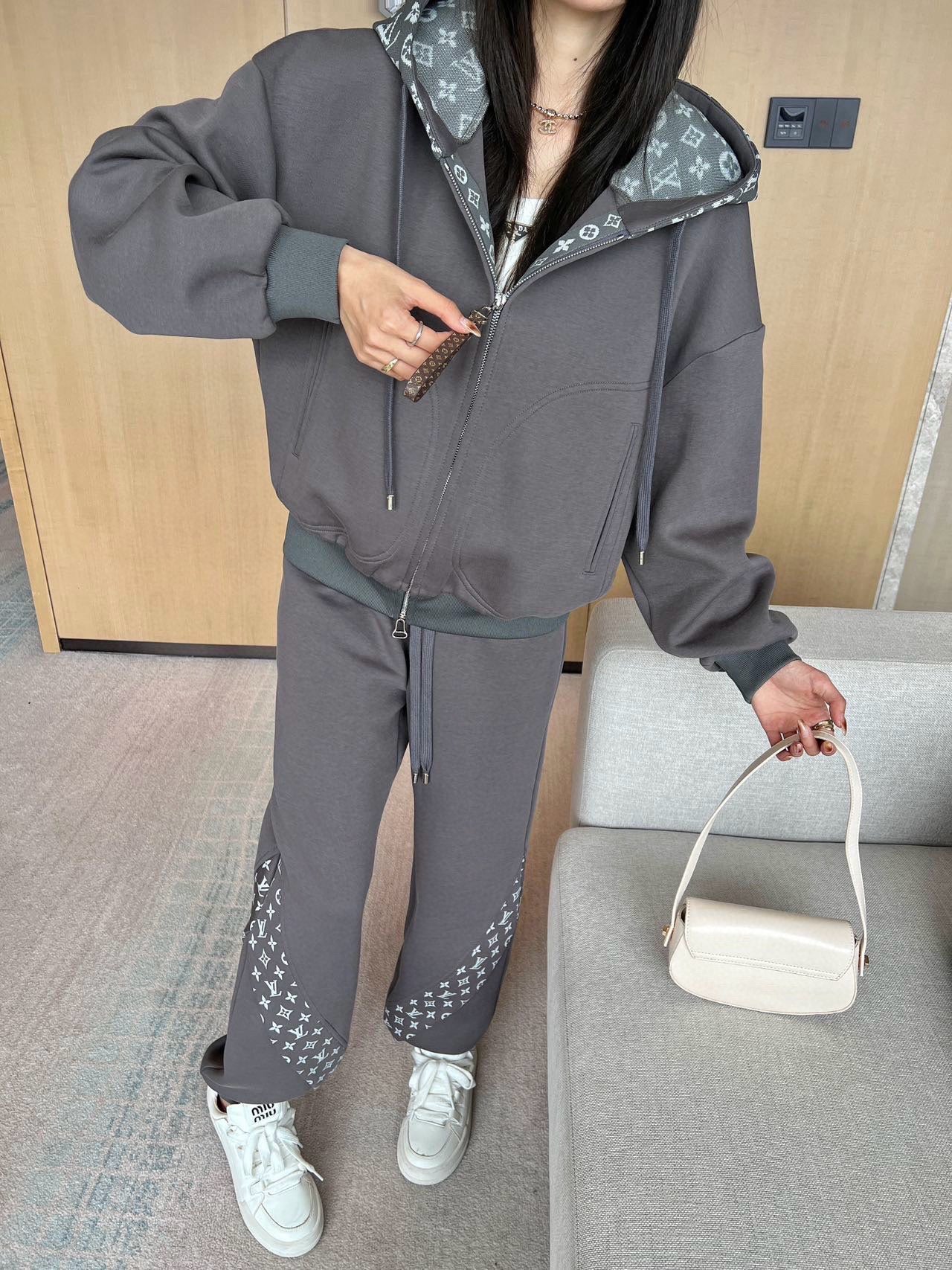 L new fashion hooded jacket and trousers suit 0724120503