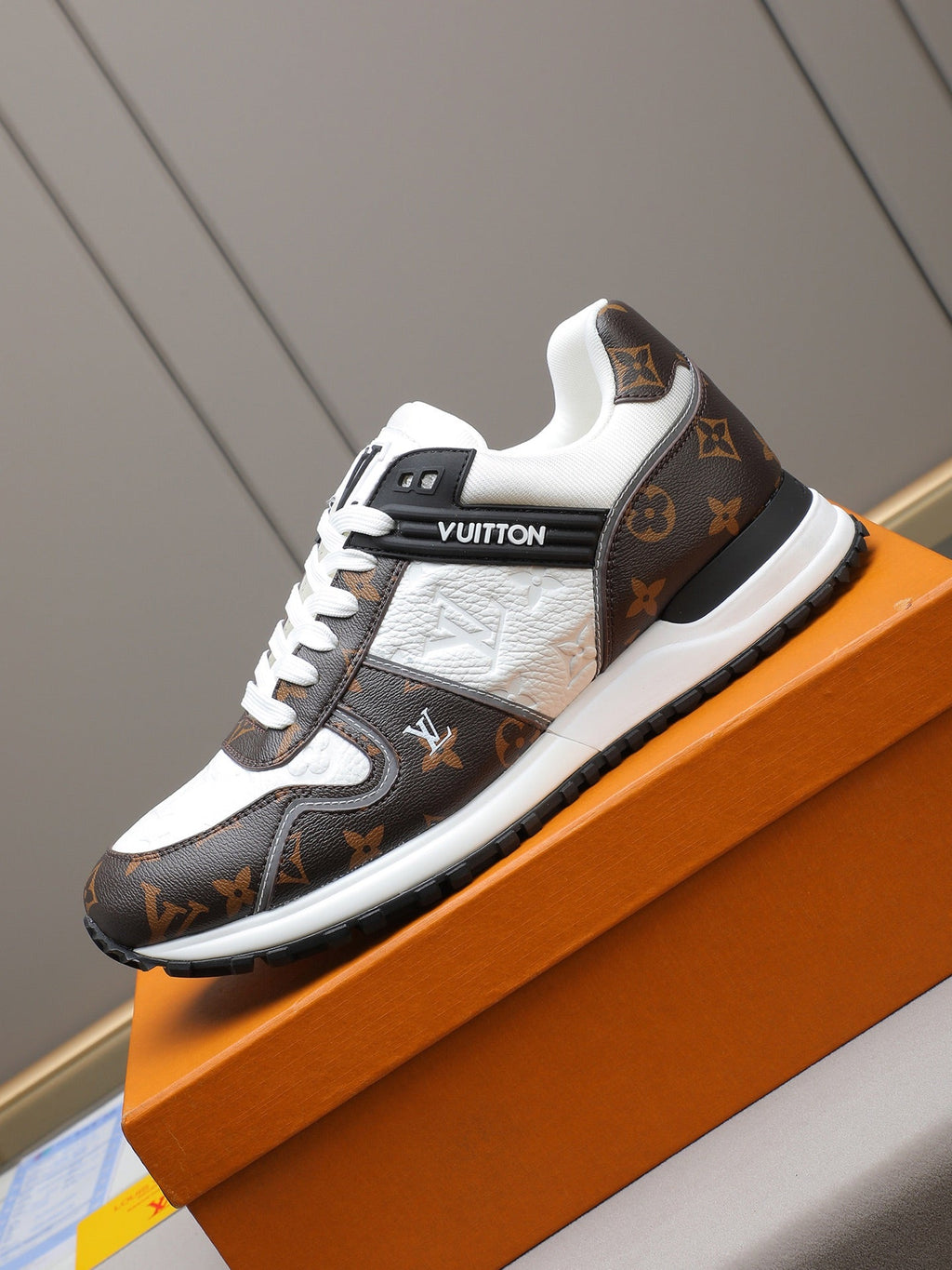 L Stylish new printed sneakers 0725111802