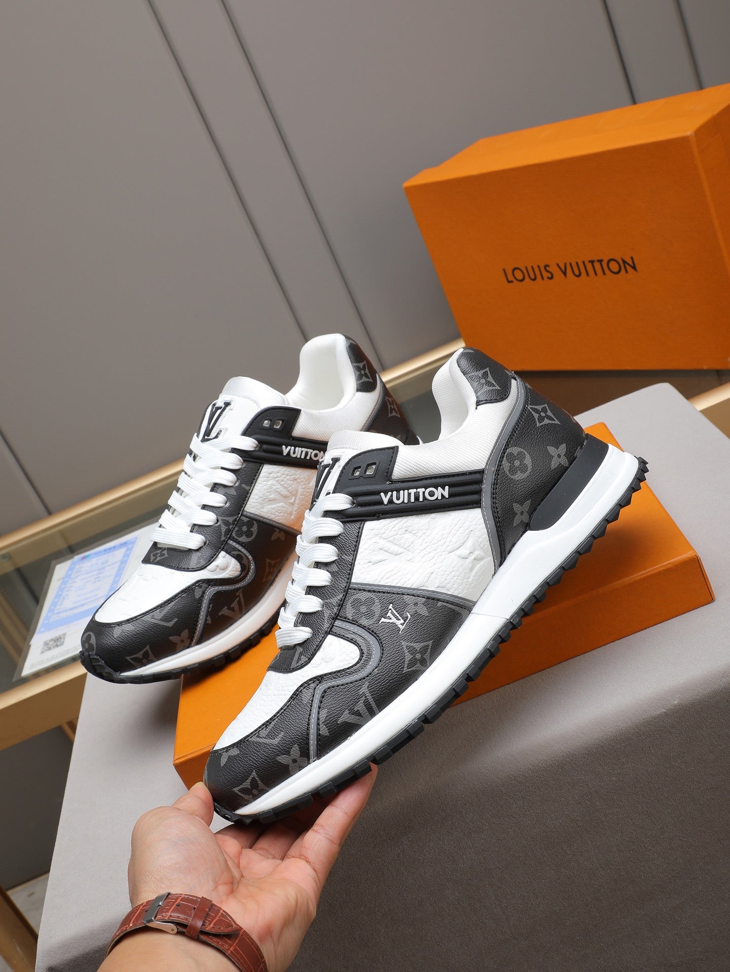 L Stylish new printed sneakers 0725111802