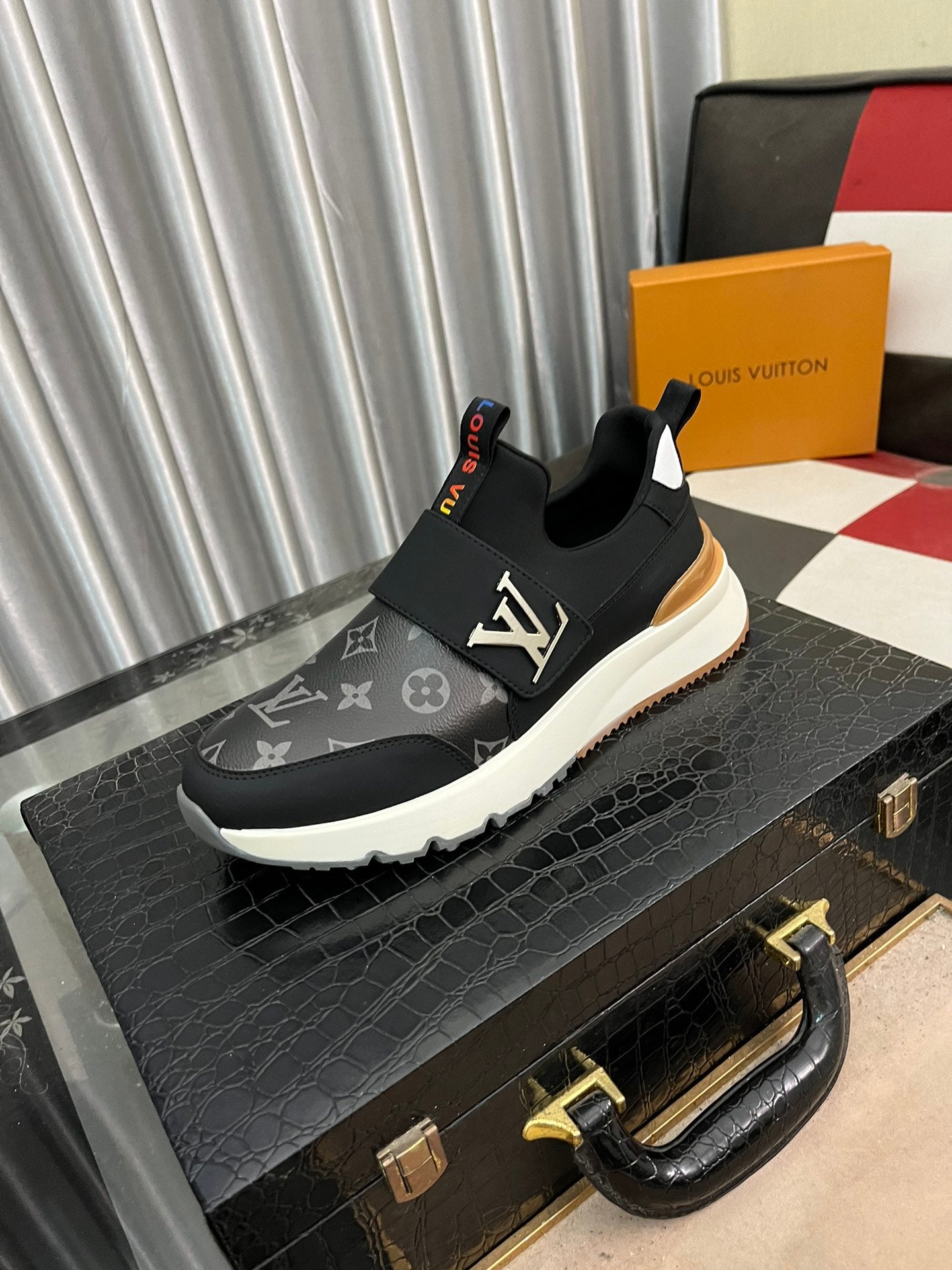 L fashion print rubber sole sneakers 0724120902