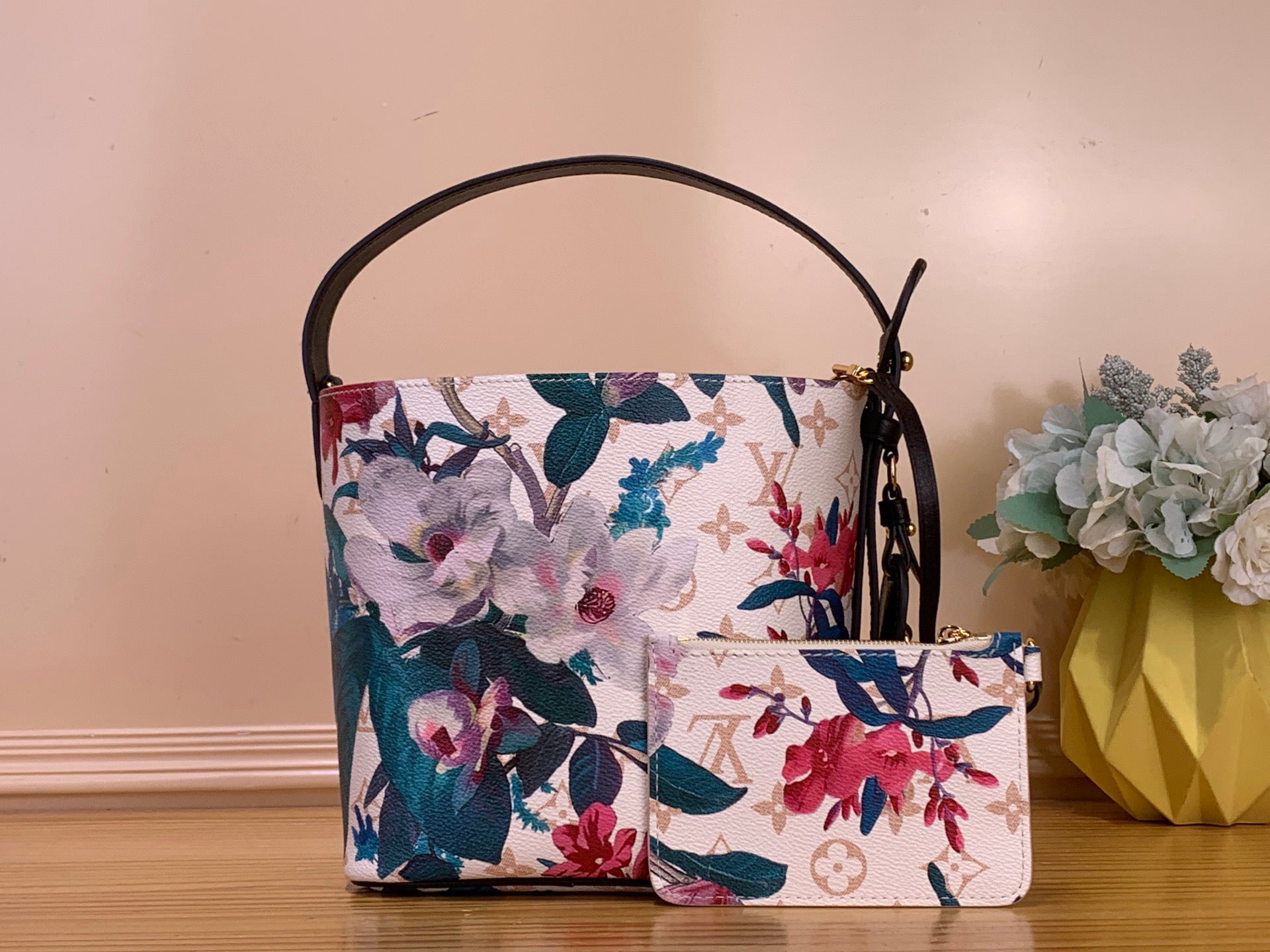 L & V Stylish Cowhide Flower HandBag M0726051904