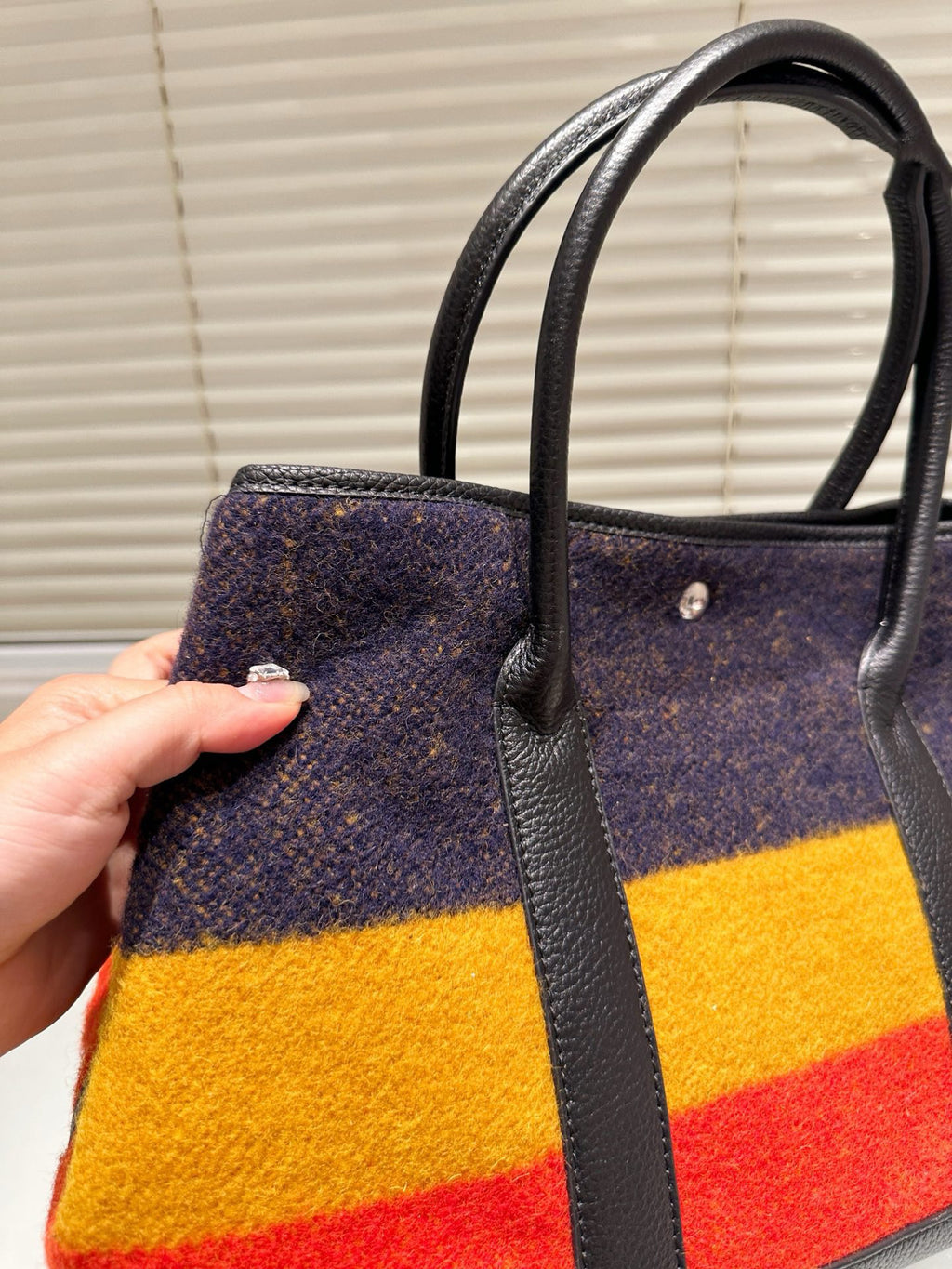 H Woolen colorblock garden bag 0724101017