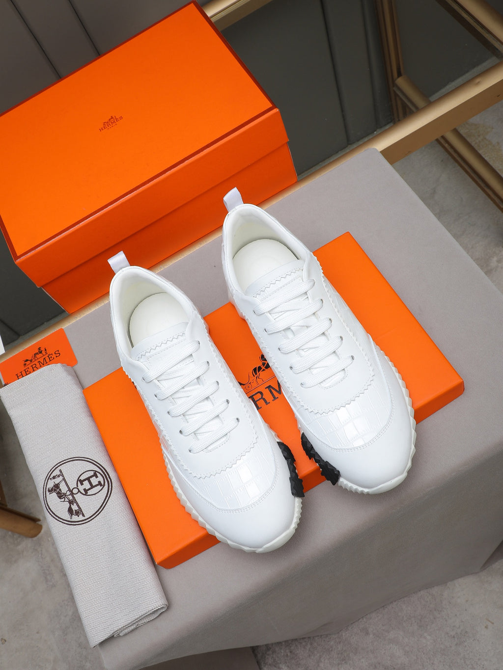 H Fashionable Casual Bouncy Sneakers 0726031601
