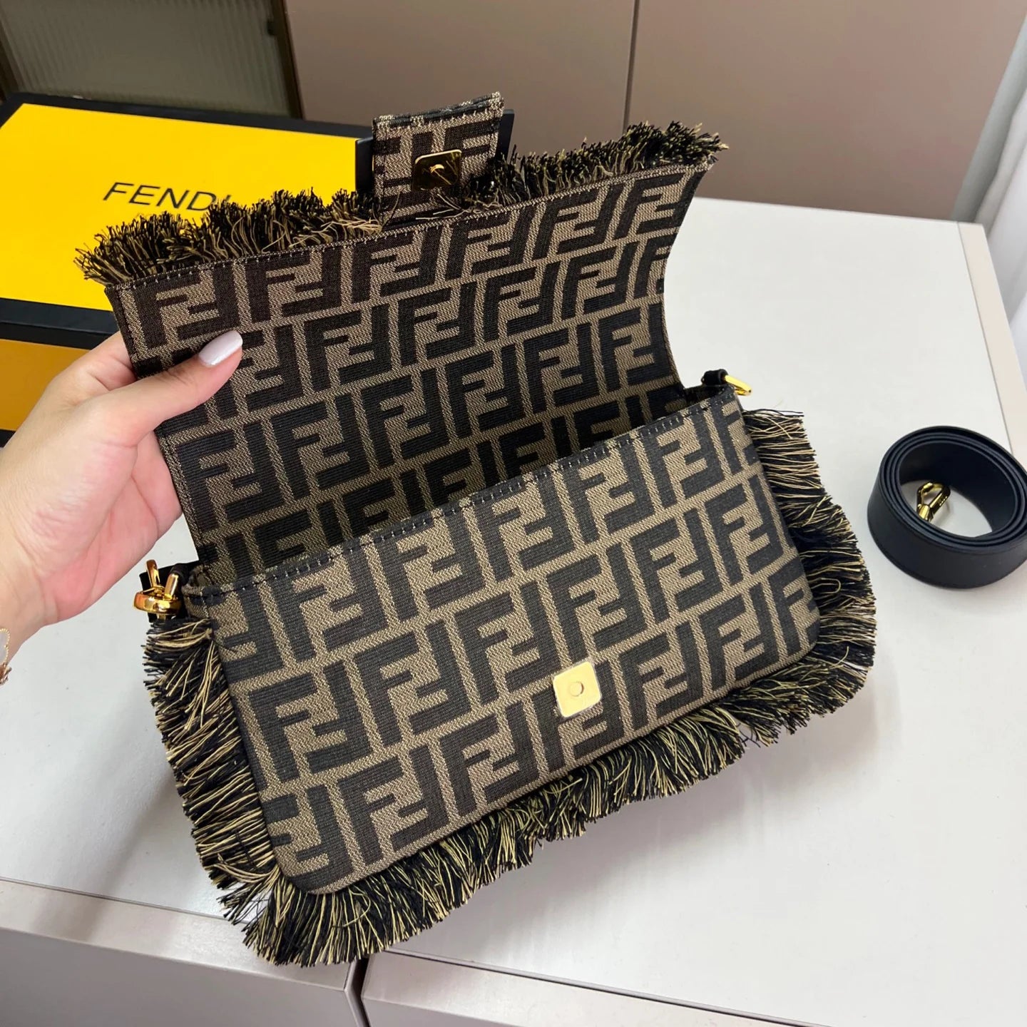Tassel Baguette 1025070407