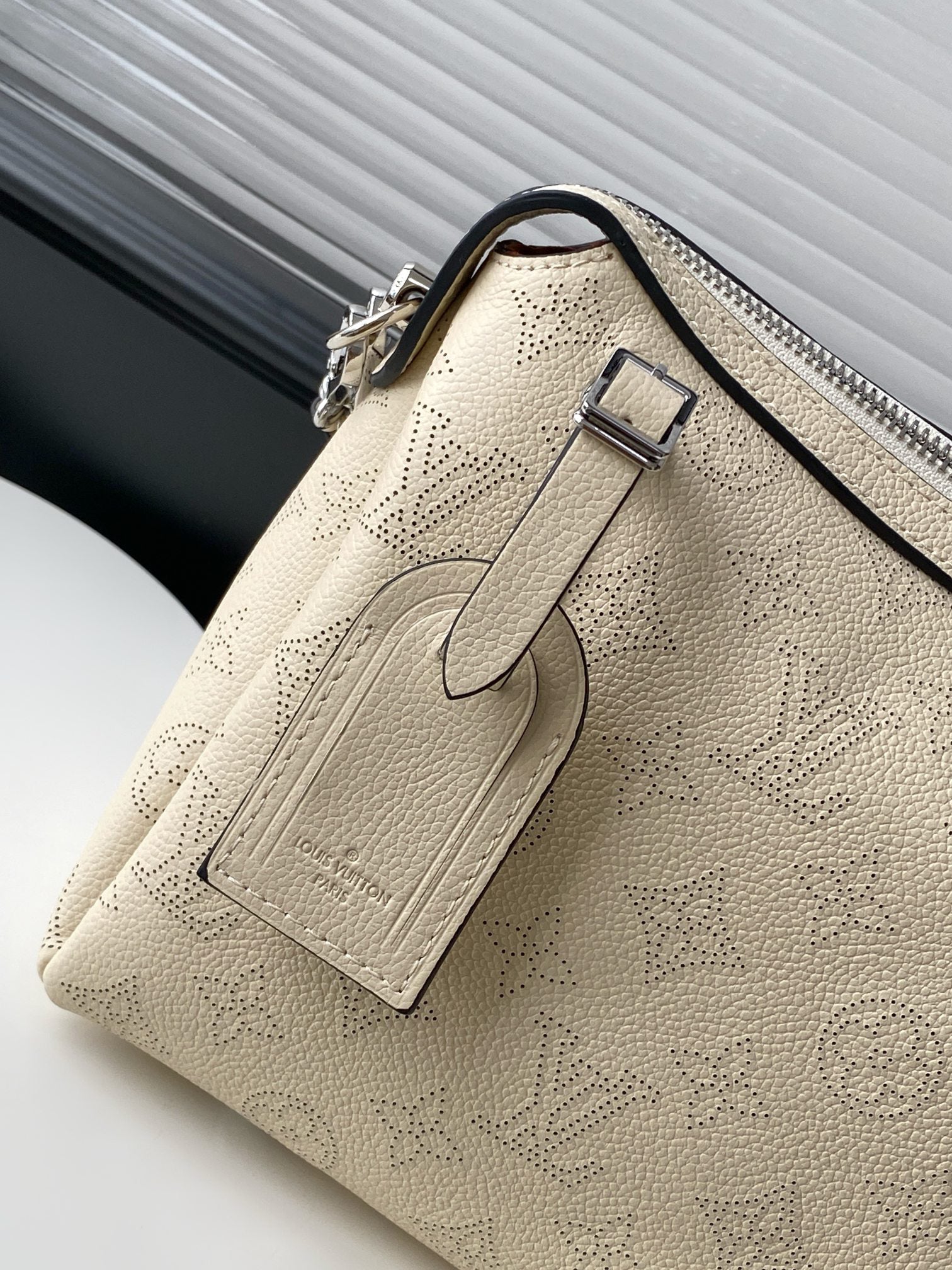 L & V Stylish Cut-out Cowhide Hand Bag M0726051908