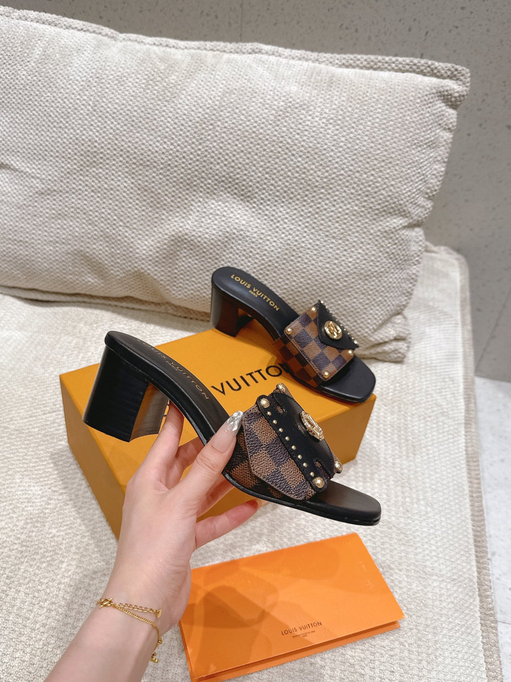 L new fashion thick heel slippers 0725040905