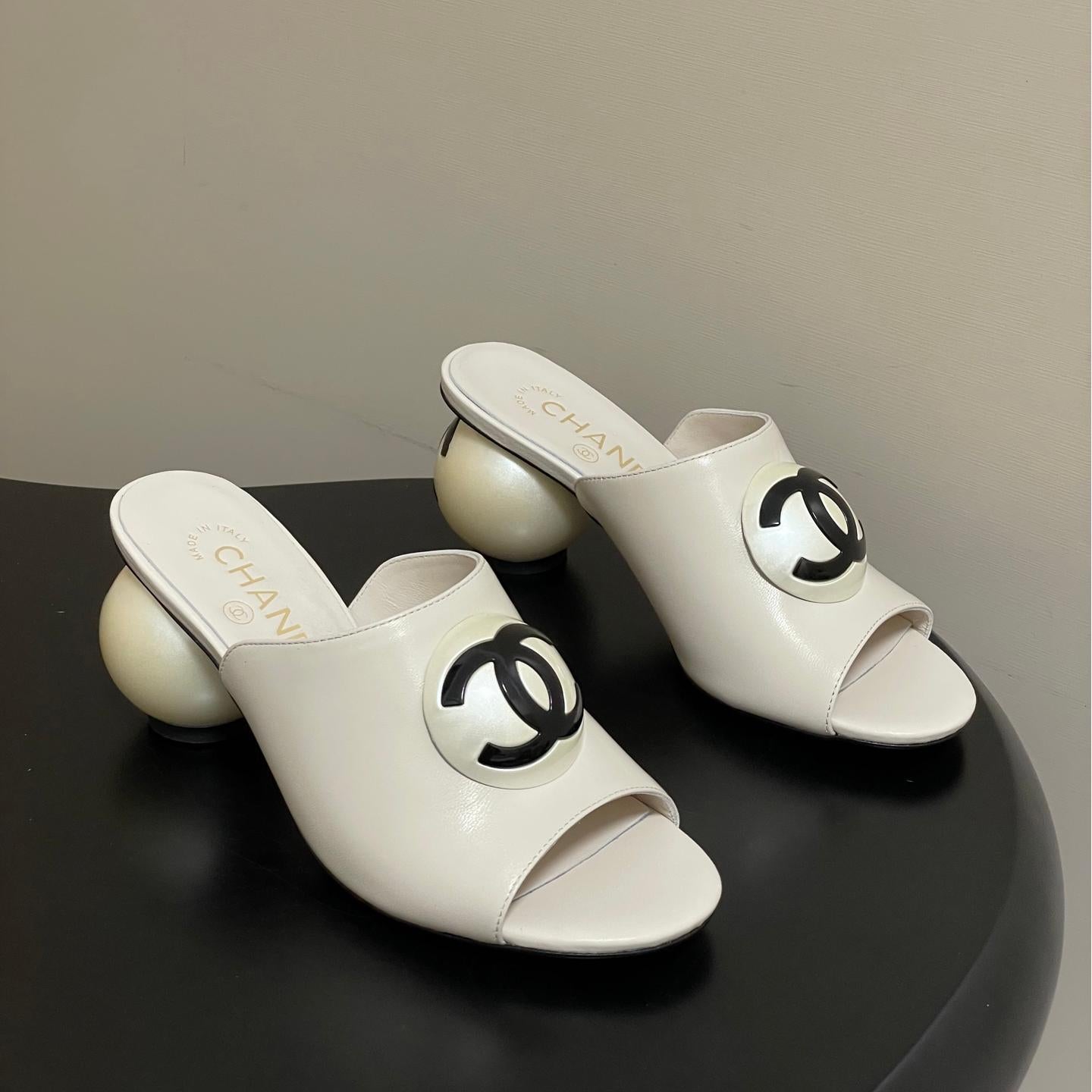 26SS New Women's Giant Pearl Slippers 0726031006