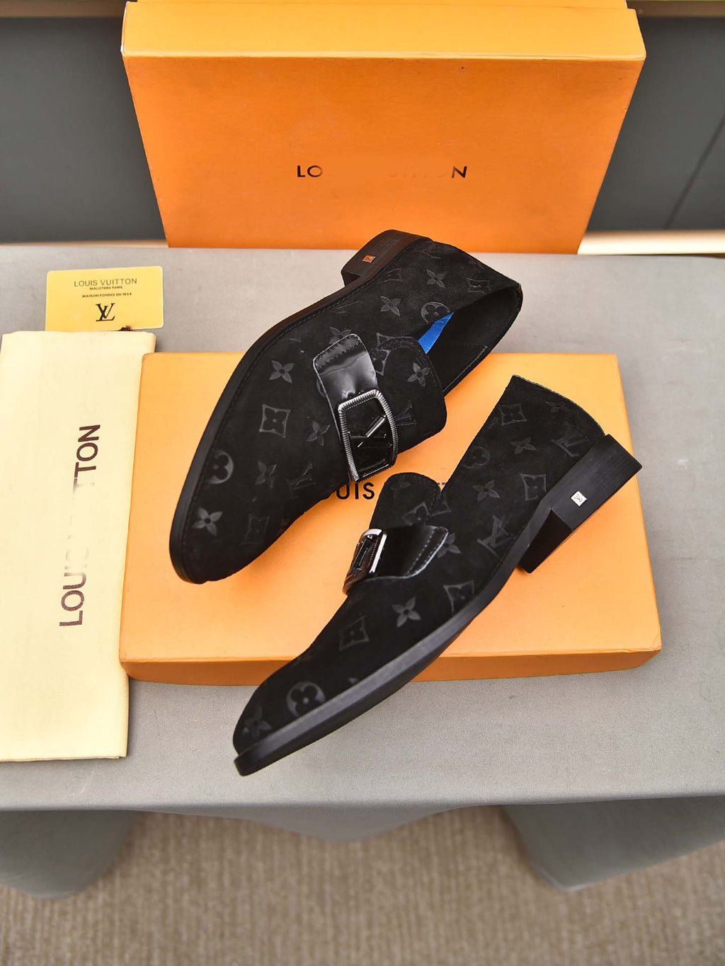 L print business dress shoes
