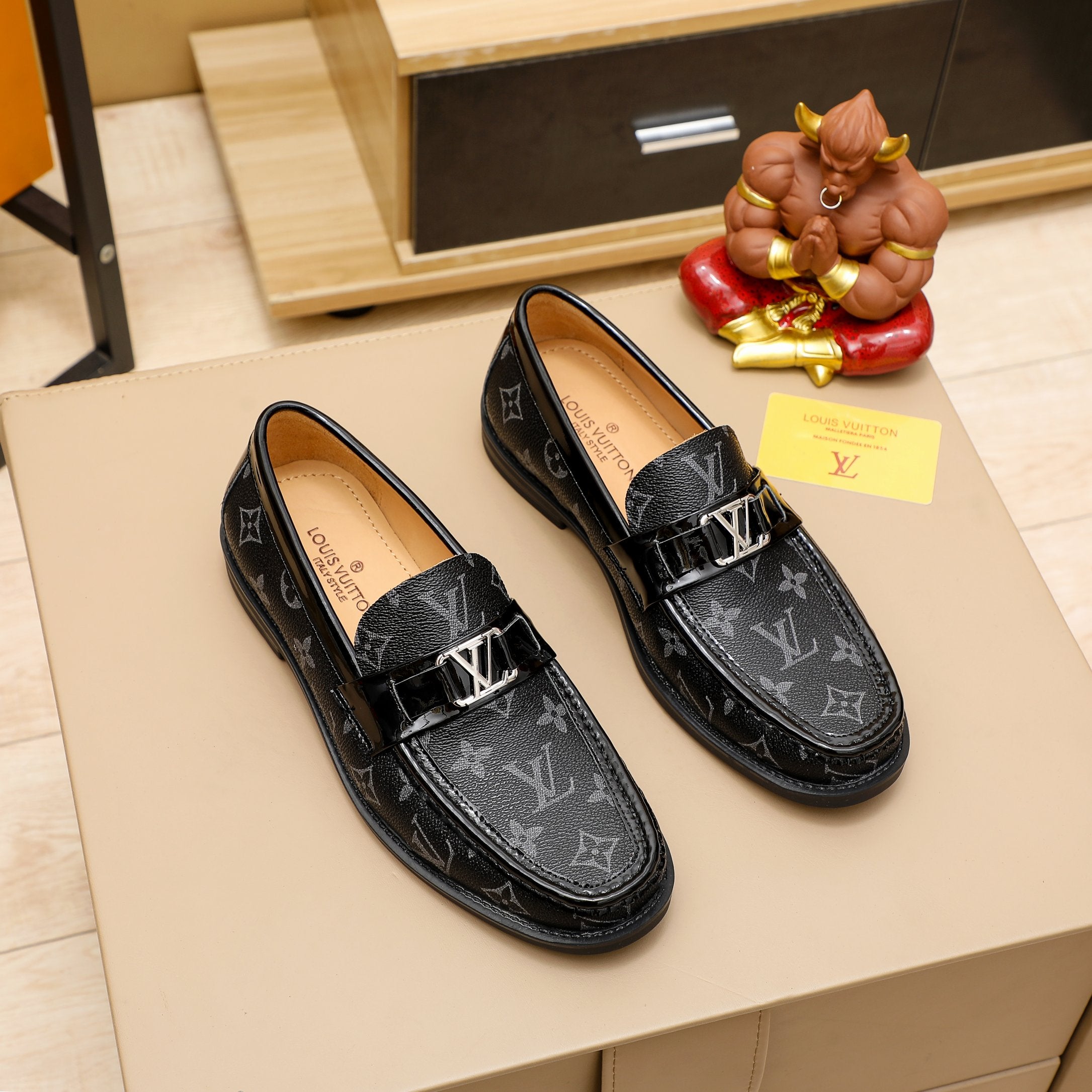 V print fashion leather shoes 0724050603