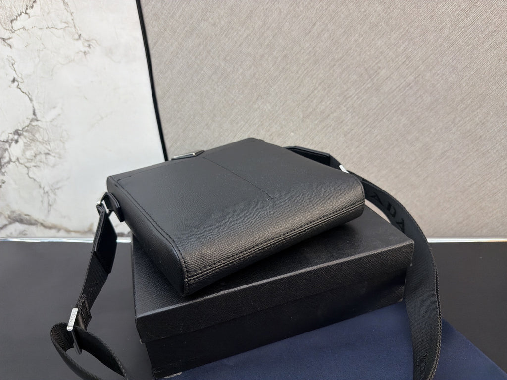 P 26SS New Men's Single-shoulder Bag  CWT1326081320