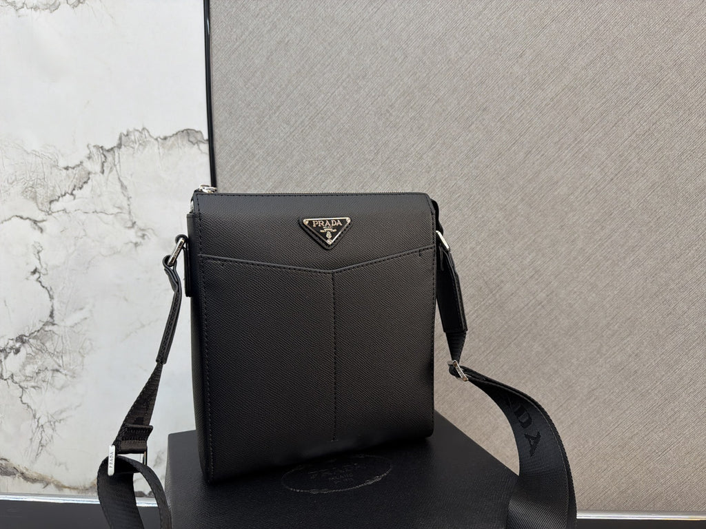 P 26SS New Men's Single-shoulder Bag  CWT1326081320