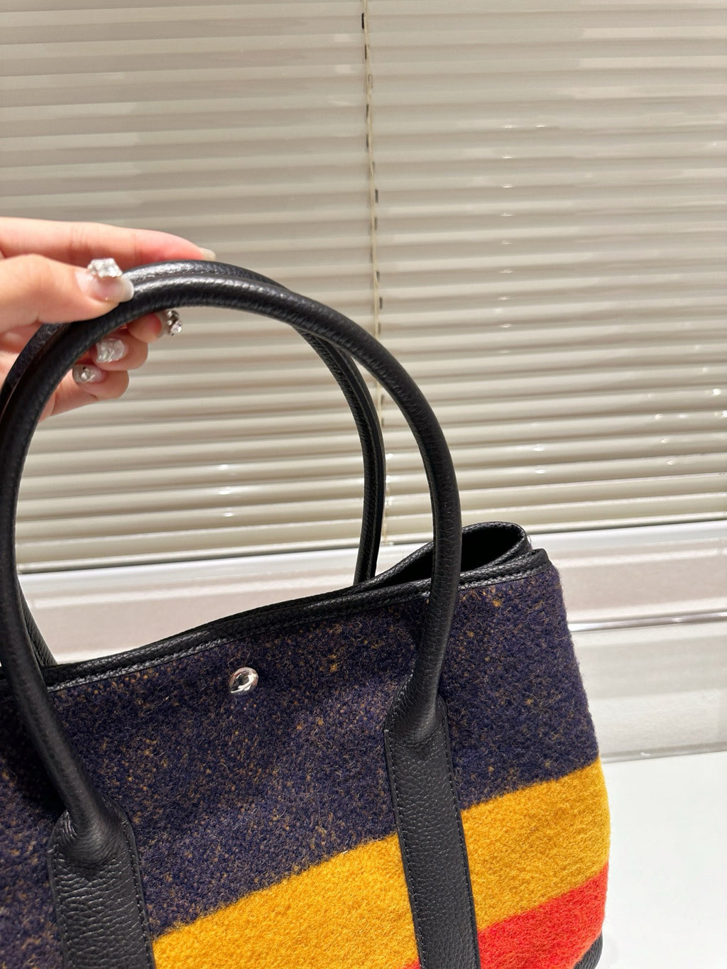 H Woolen colorblock garden bag 0724101017