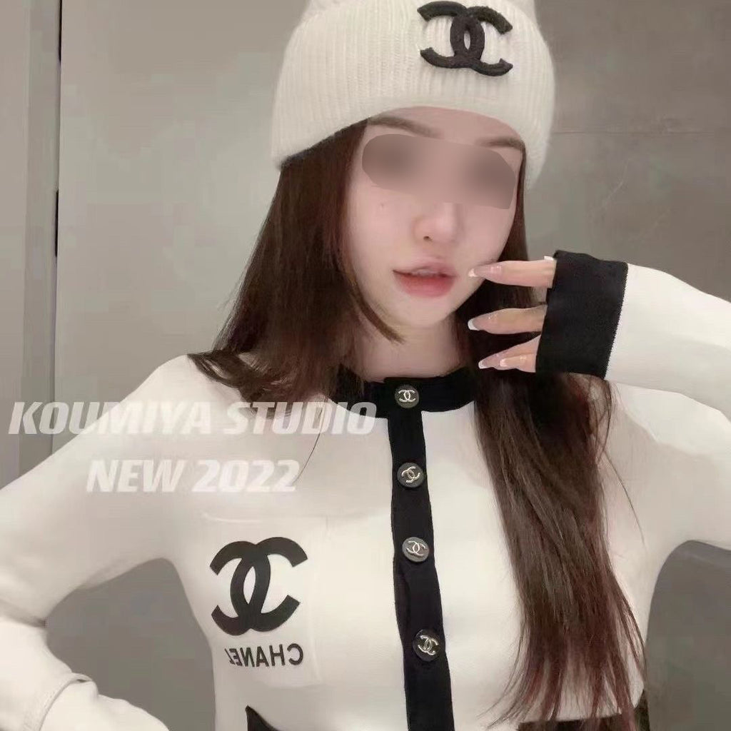 Round neck slim fit knitted sweater 1824051001