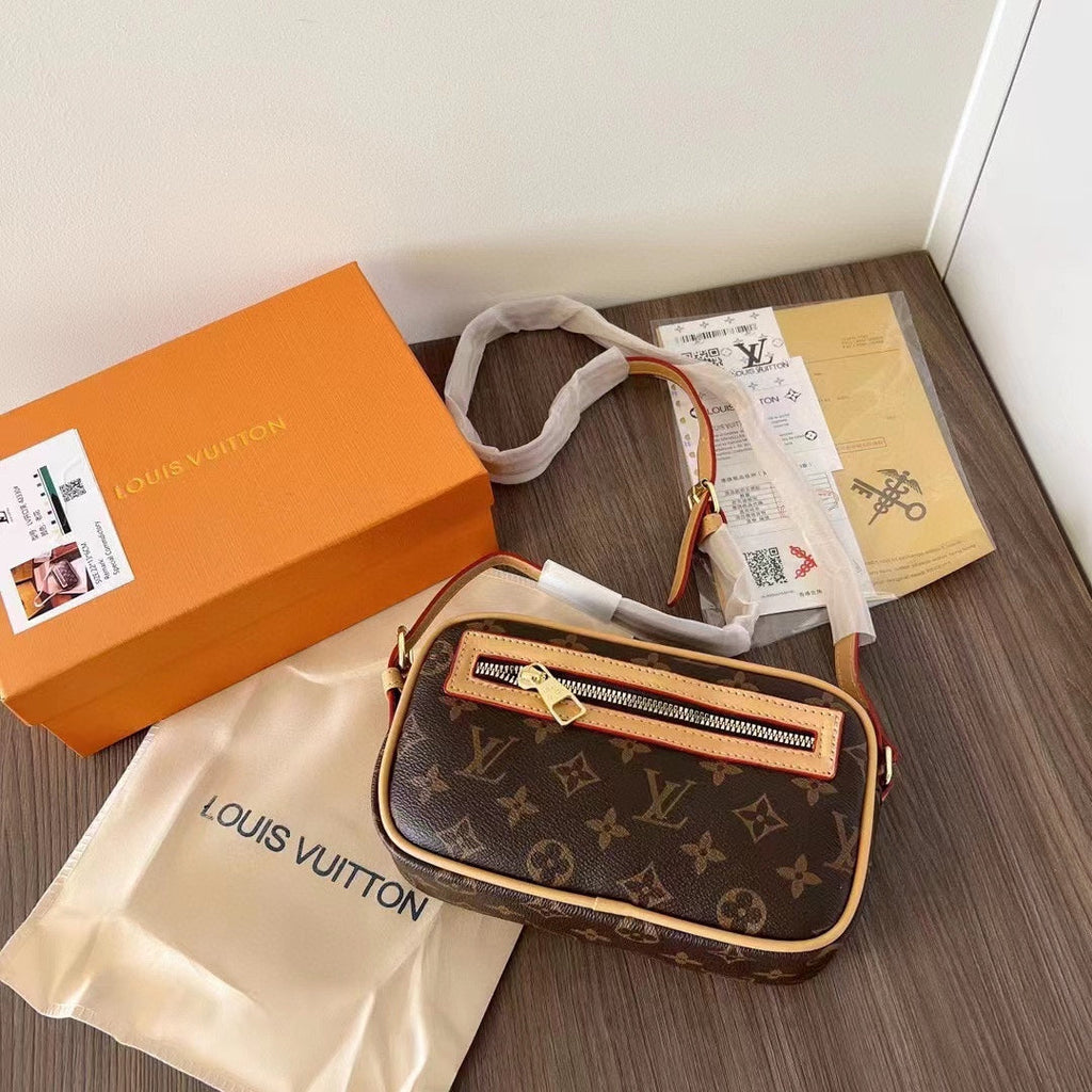 Old-Fashioned Smiling Bag XC0823091803