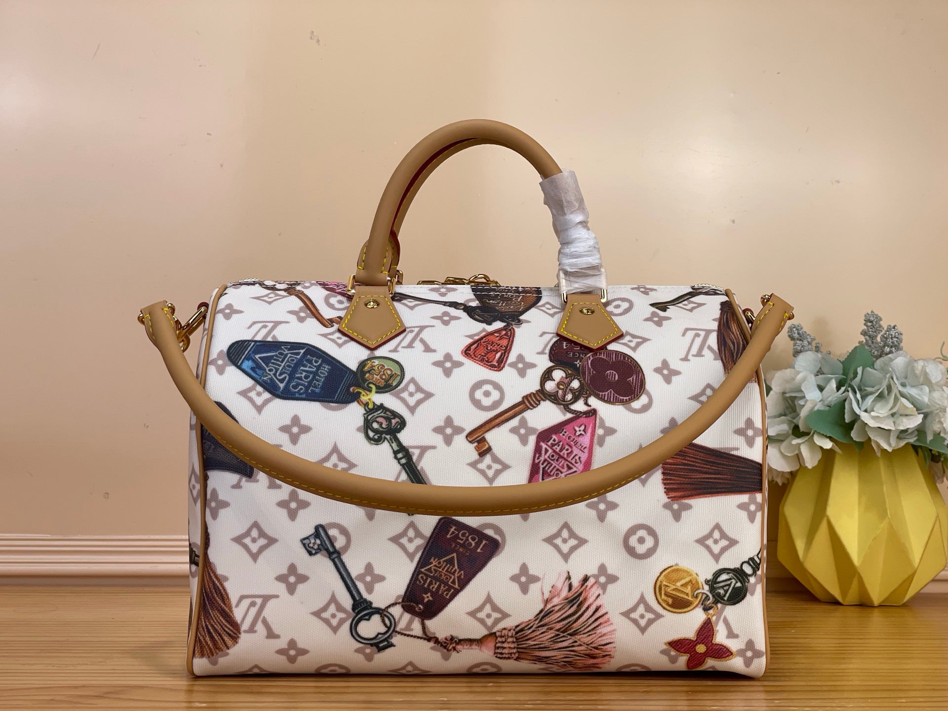 L & V Stylish Cowhide Key HandBag M0726052002