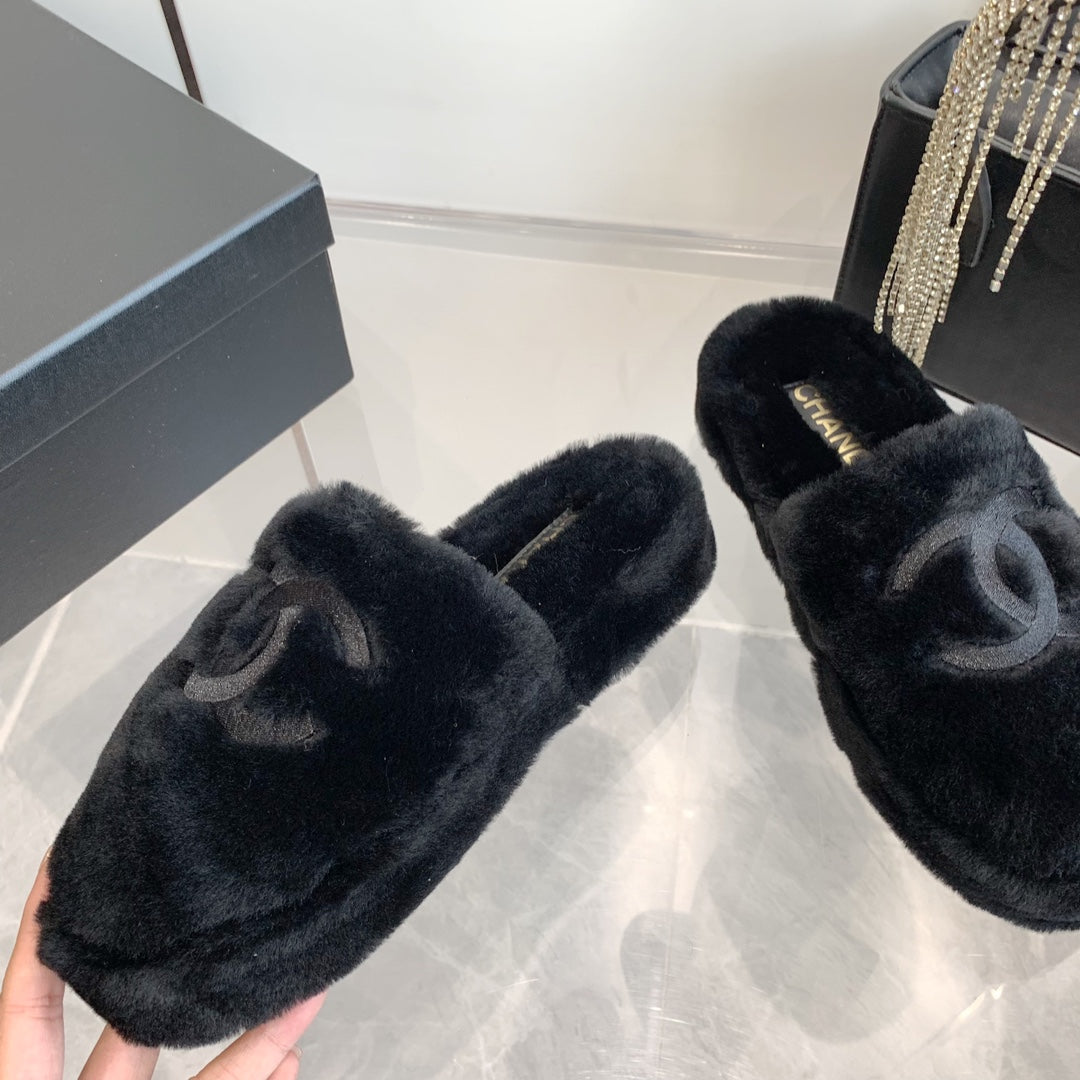 fashion plus plush slippers 0724121103