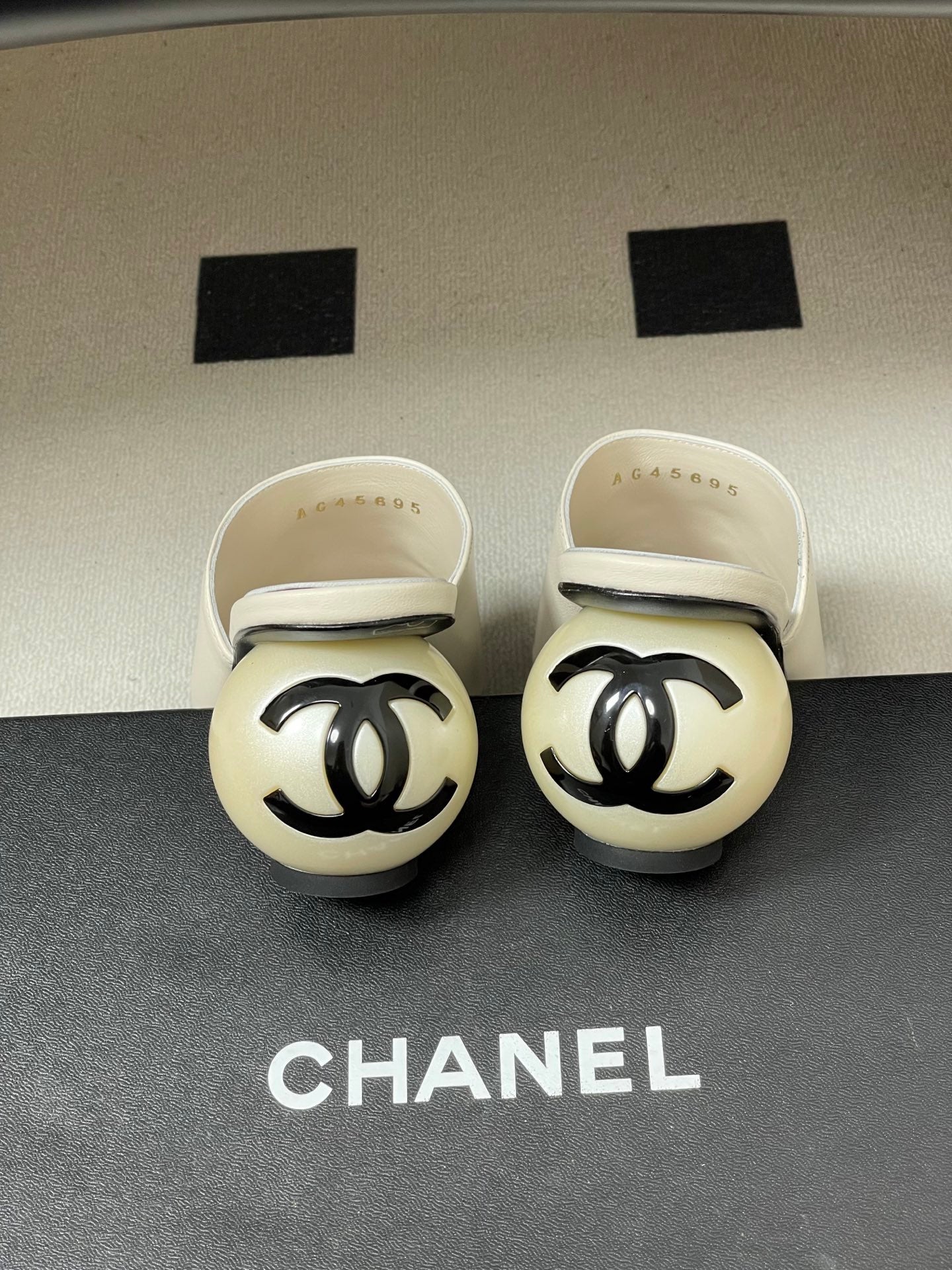 26SS New Women's Giant Pearl Slippers 0726031006