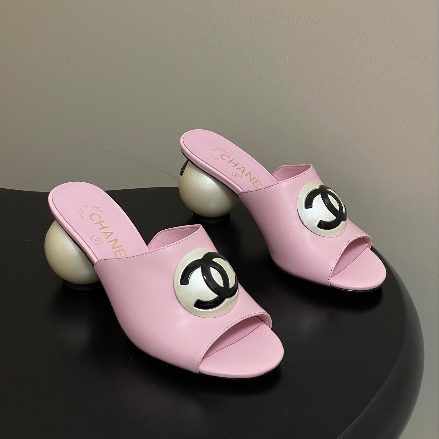 26SS New Women's Giant Pearl Slippers 0726031006